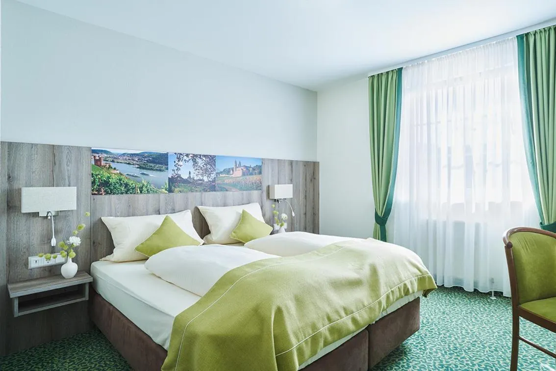 Photo of the whole room, Bed in Altdeutsche Weinstube - Superior