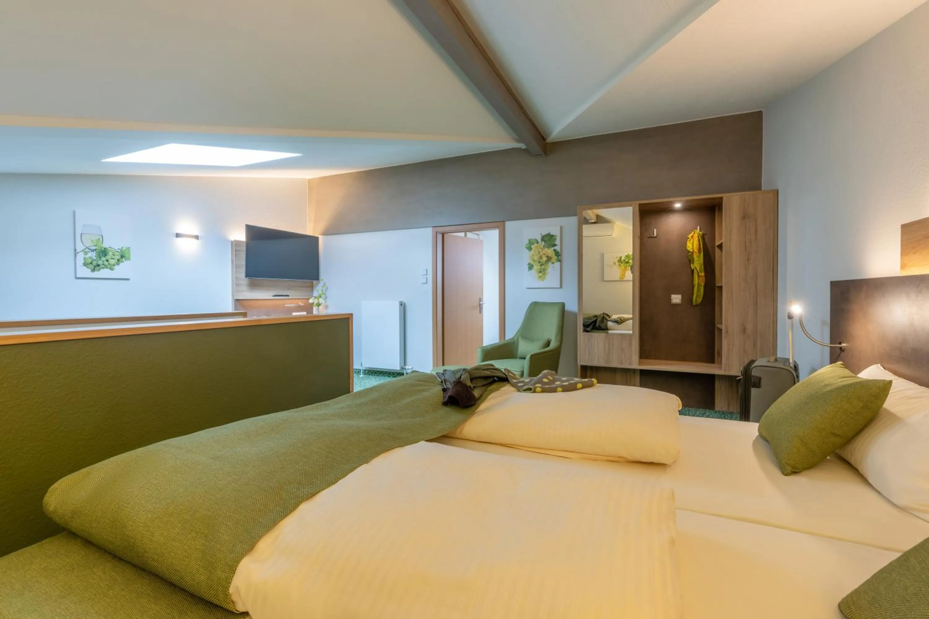 Photo of the whole room, Bed in Altdeutsche Weinstube - Superior