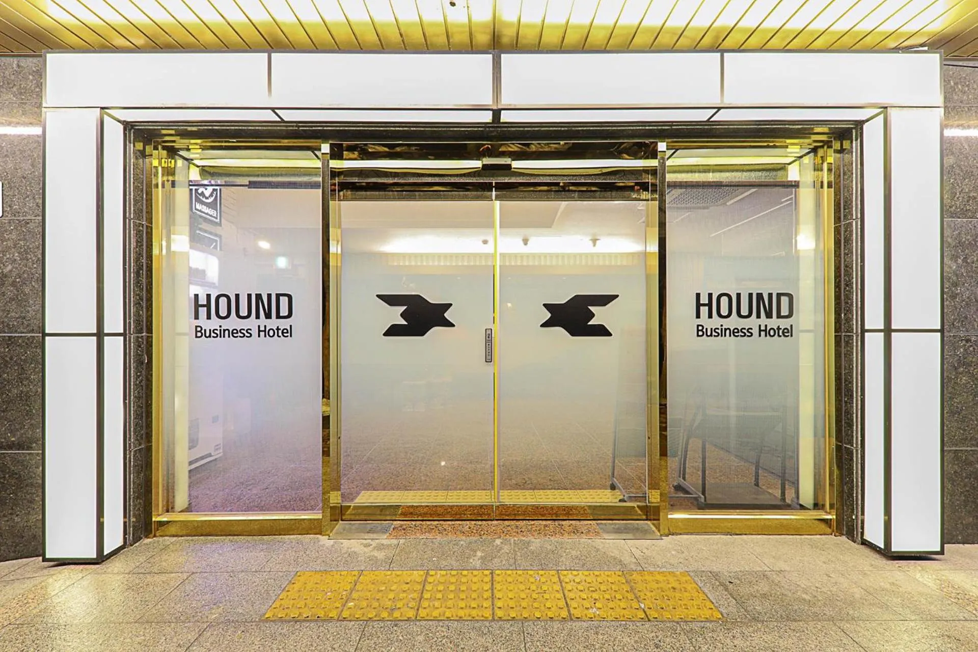 Facade/entrance in GwangJu Gwangsangu Hanam HoundHotel