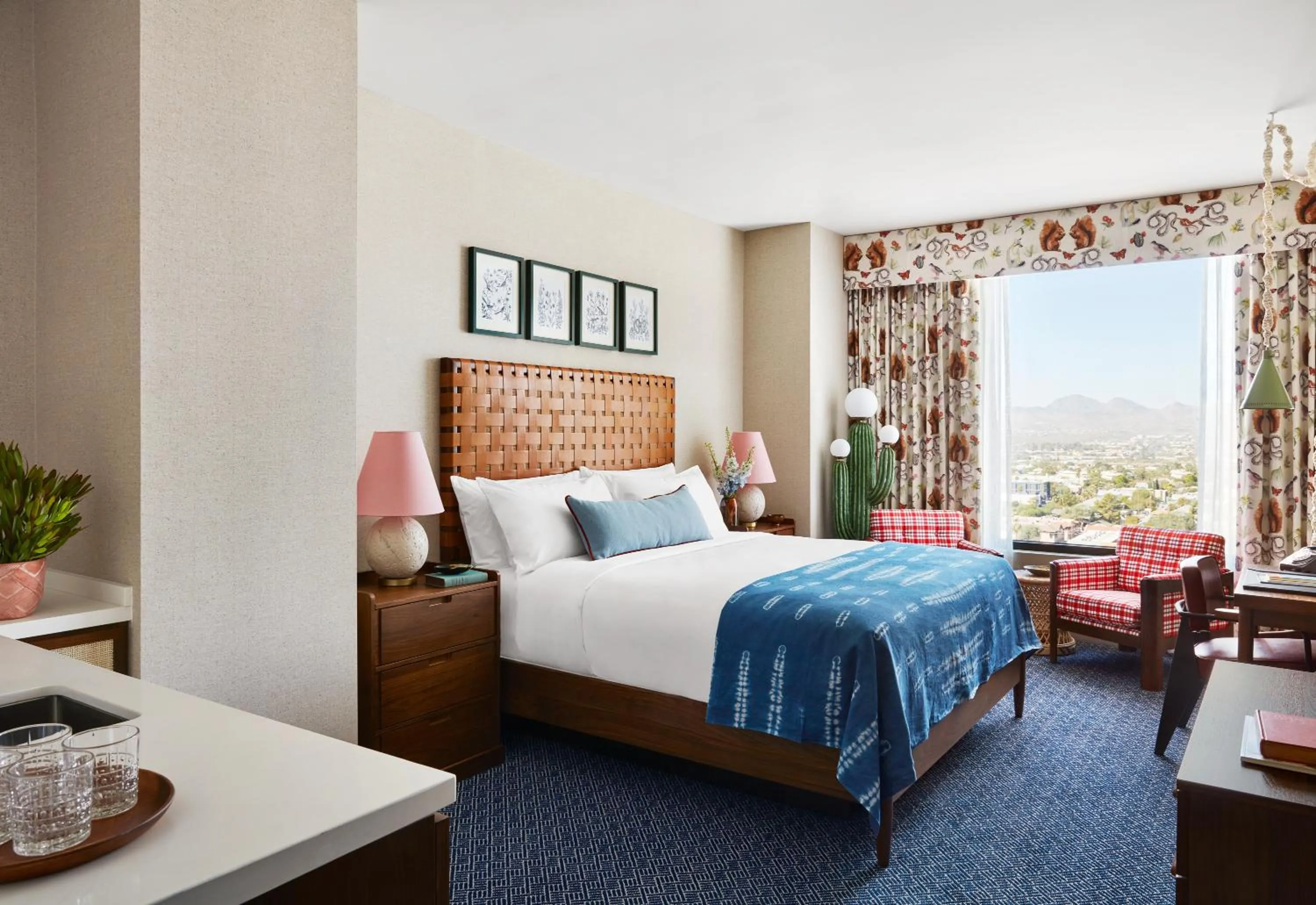 Photo of the whole room, Bed in Graduate by Hilton Tucson