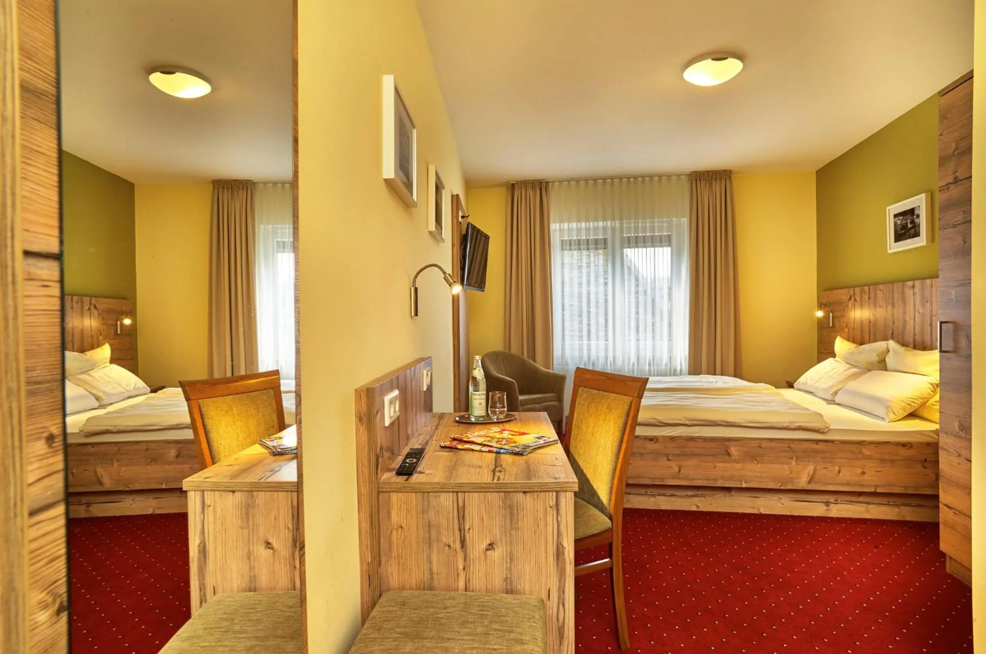 Photo of the whole room, Bed in Zum blauen Hecht