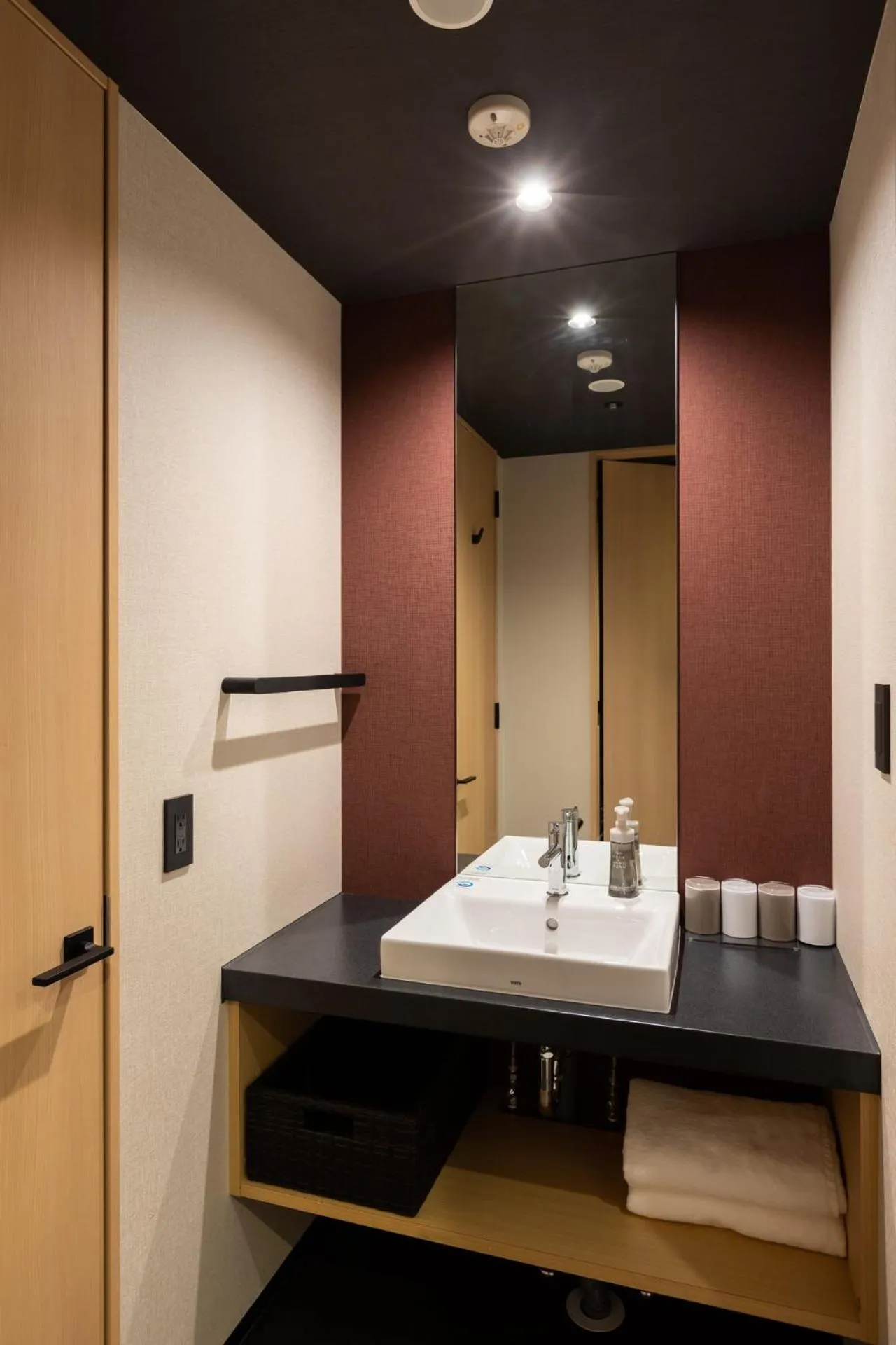 Photo of the whole room in The358 SORA