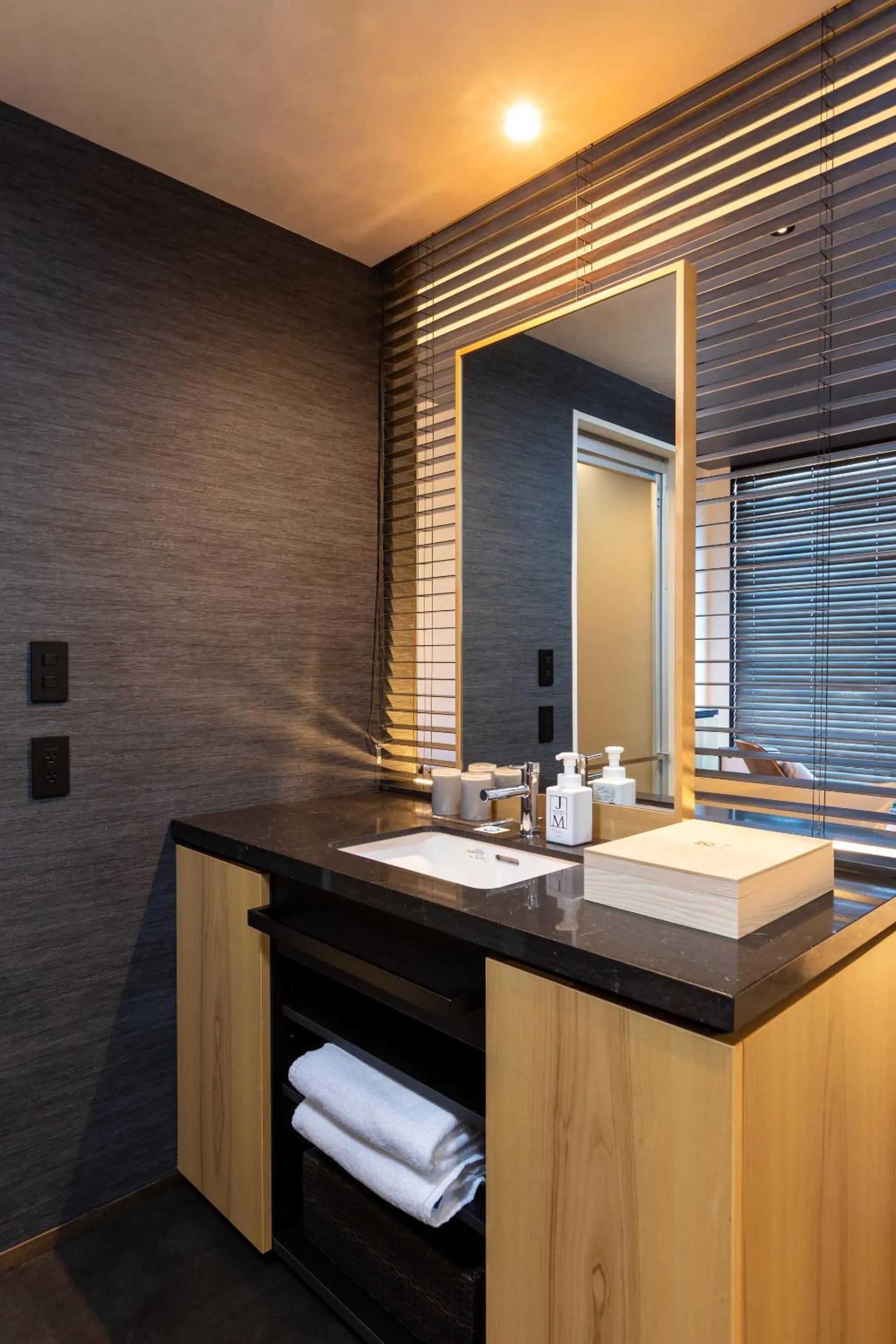 Photo of the whole room in The358 SORA