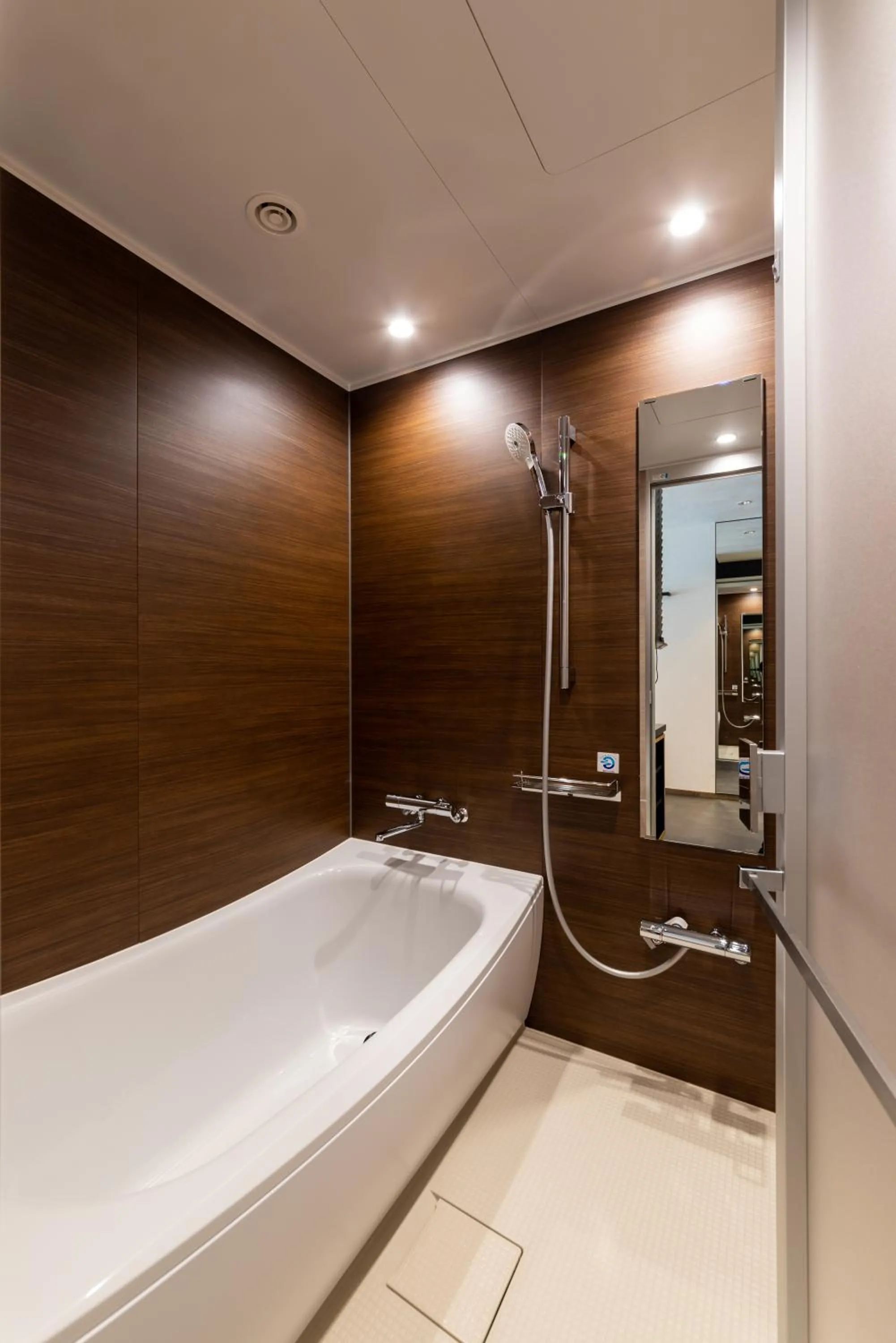 Photo of the whole room in The358 SORA