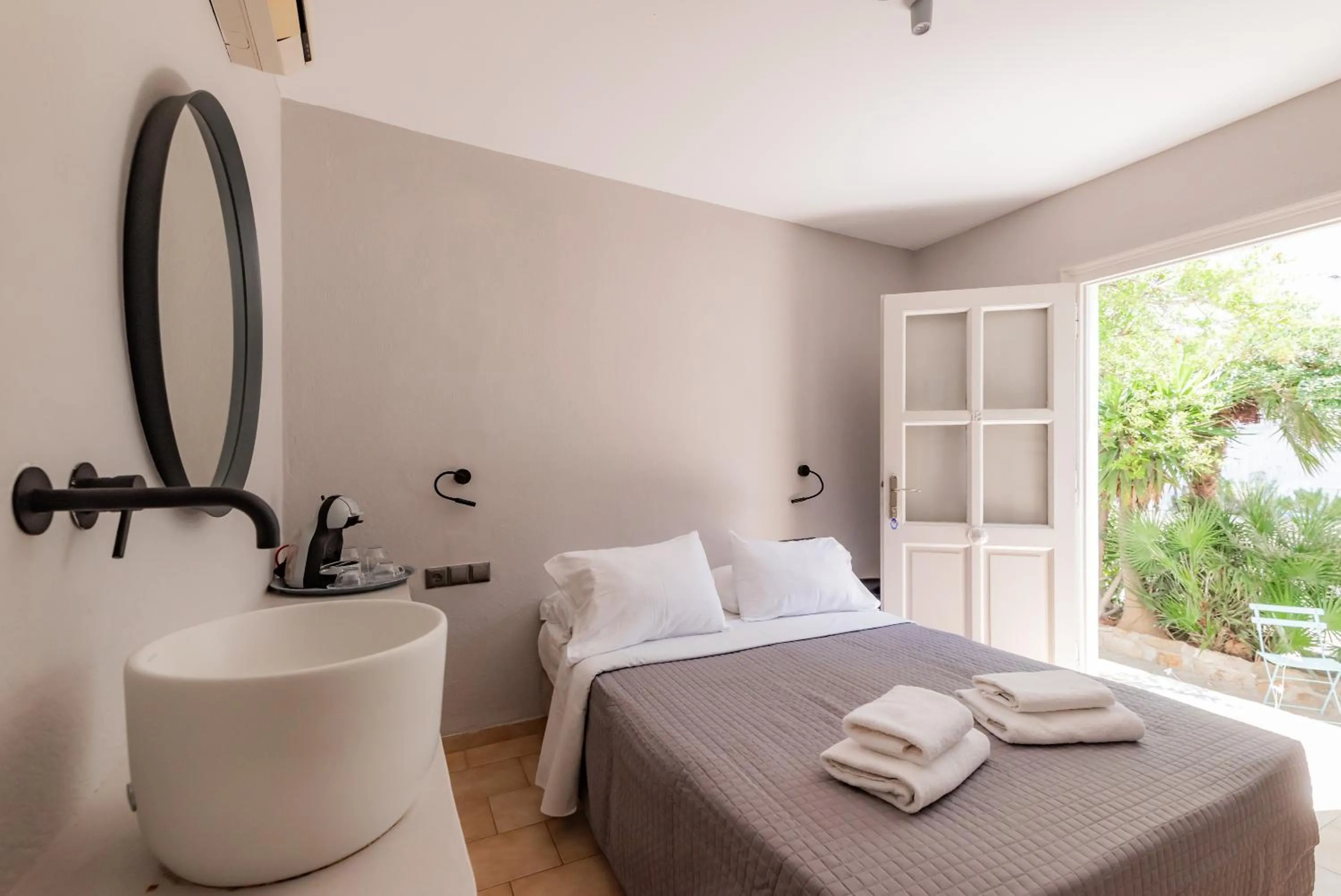 Bed in Rania Apartments Sea View