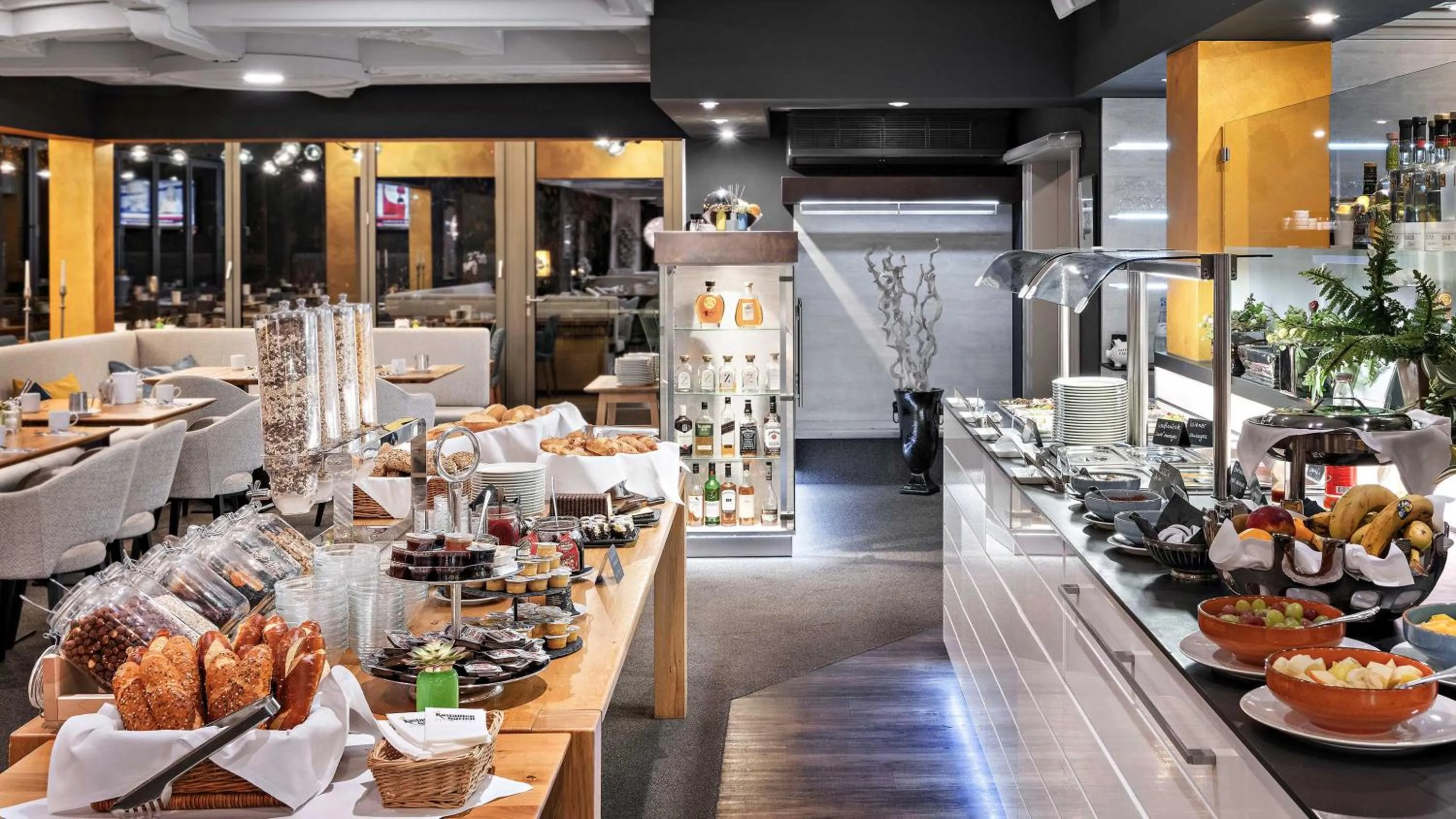 Breakfast in Hotel Central