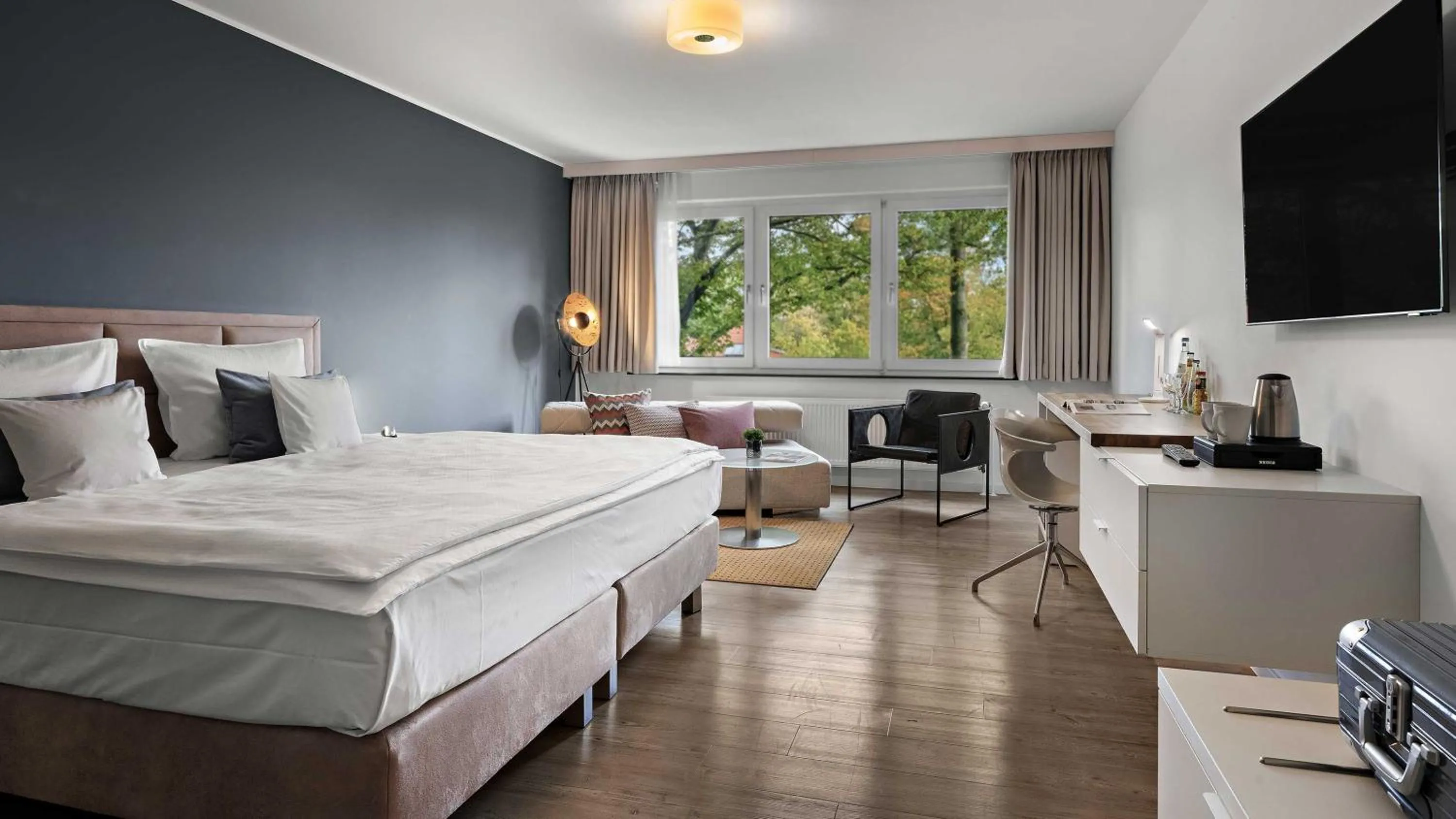 Photo of the whole room, Bed in Hotel Central