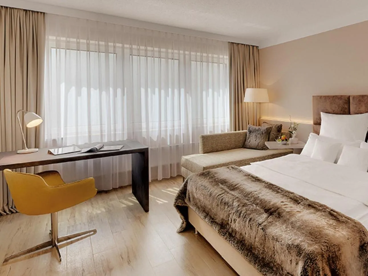 Photo of the whole room, Bed in Hotel Central