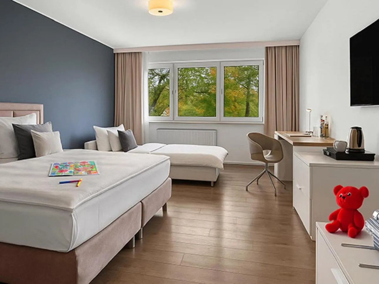 Photo of the whole room, Bed in Hotel Central