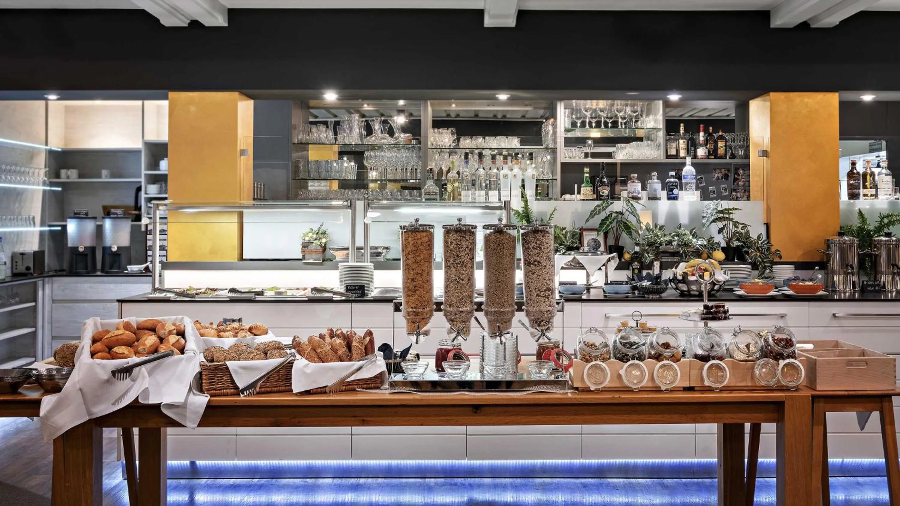 Breakfast in Hotel Central