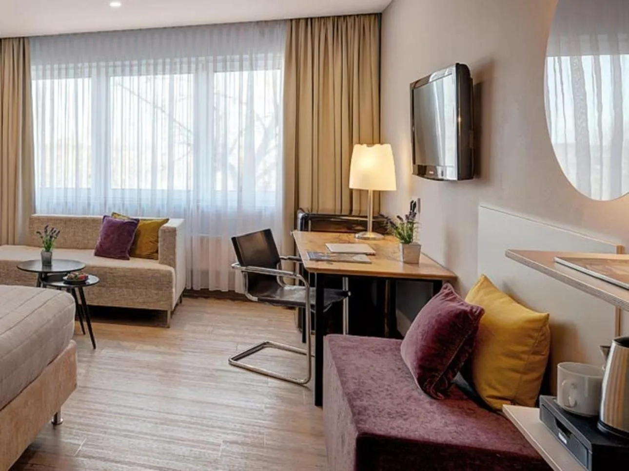 Photo of the whole room, Bed in Hotel Central