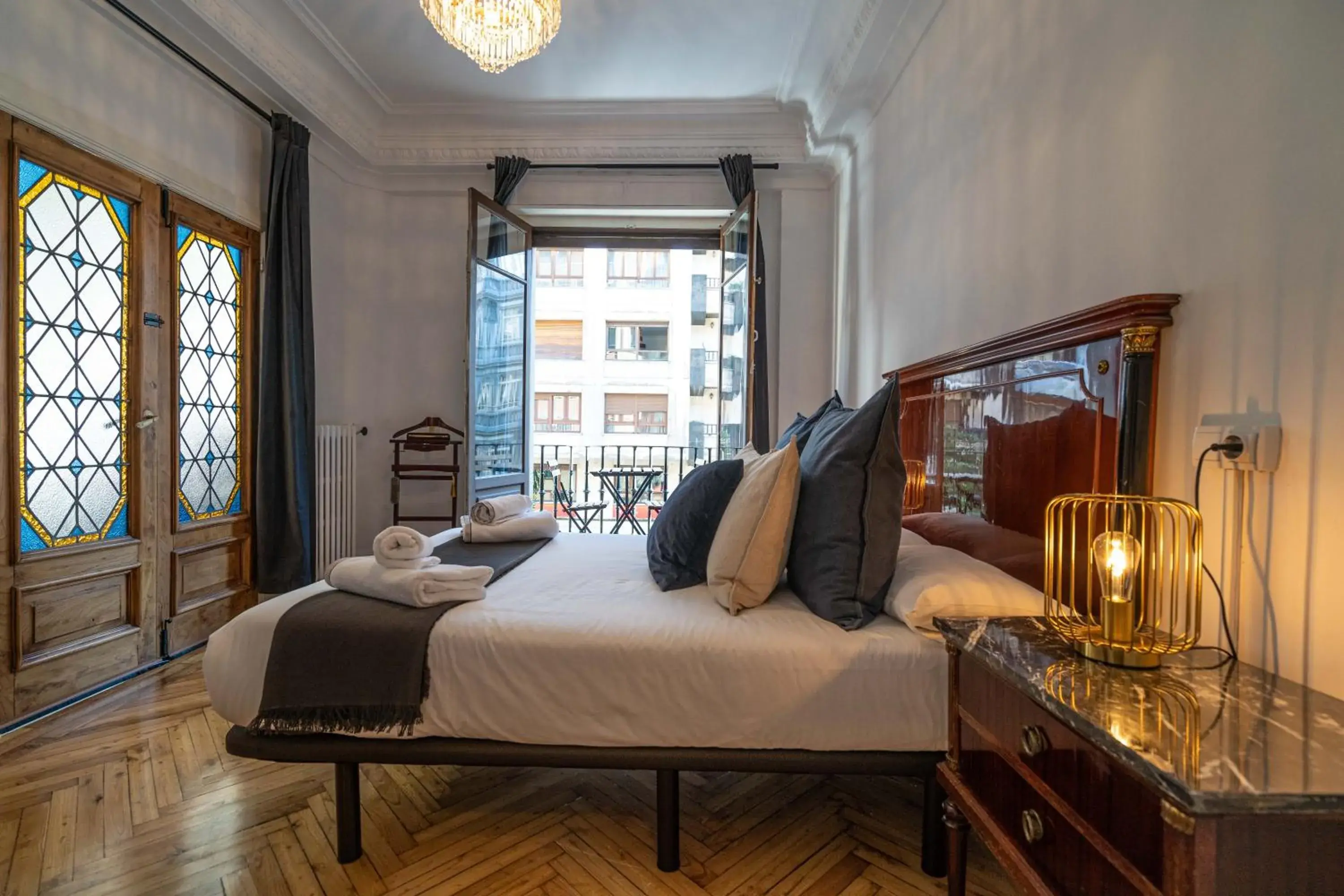 Deluxe Double Room with Shared Bathroom in HiHome Hostel Uría Deluxe Double Room with Shared Bathroom in HiHome Hostel Uría