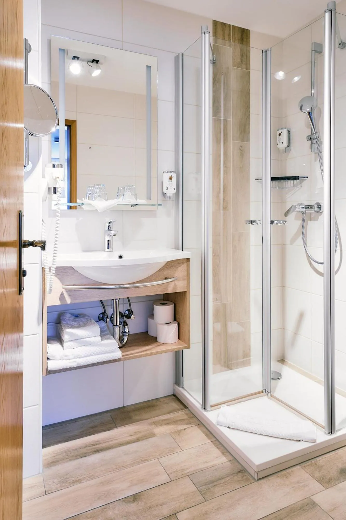 Shower in Blochums Gasthof Hirsch