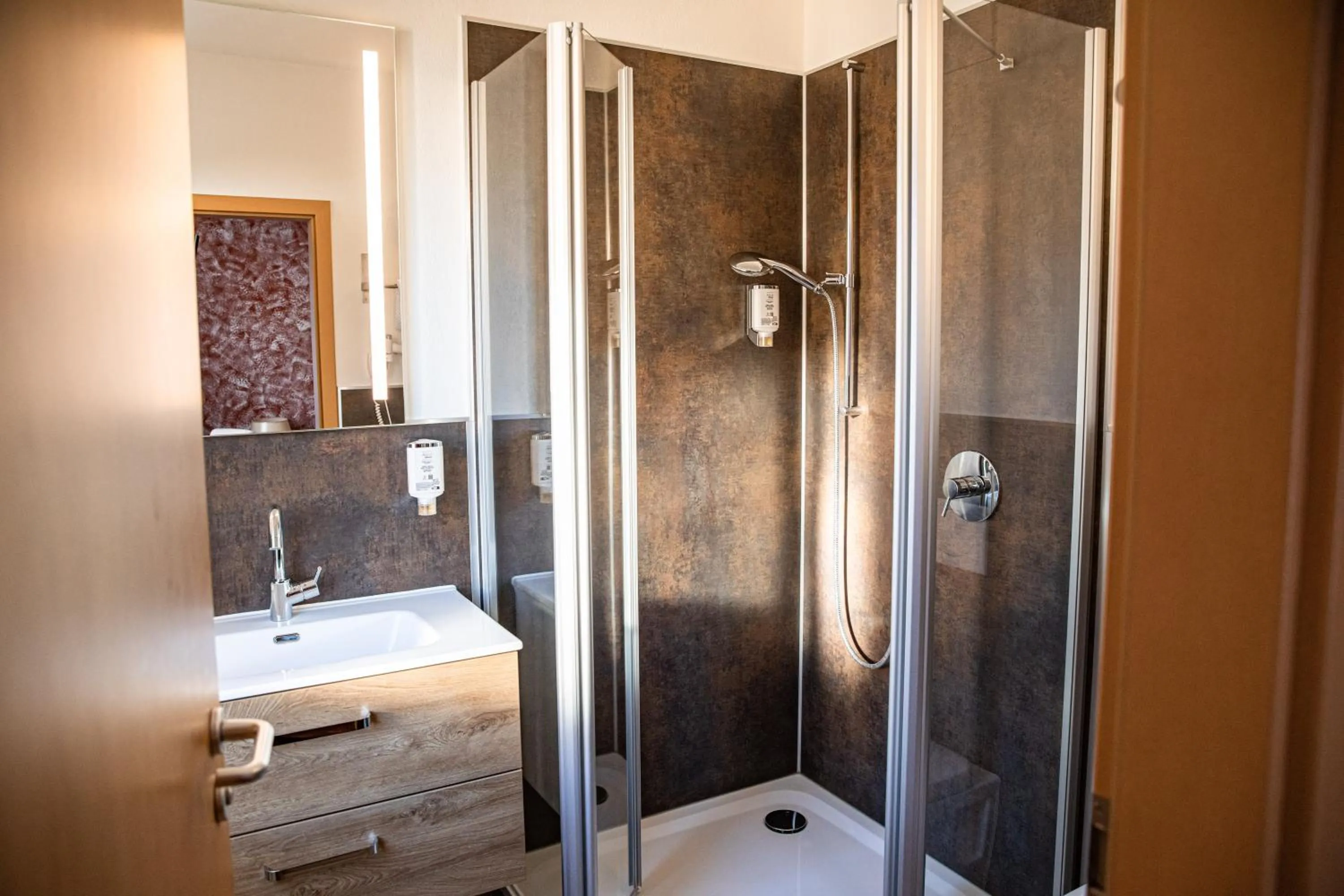 Shower in Blochums Gasthof Hirsch