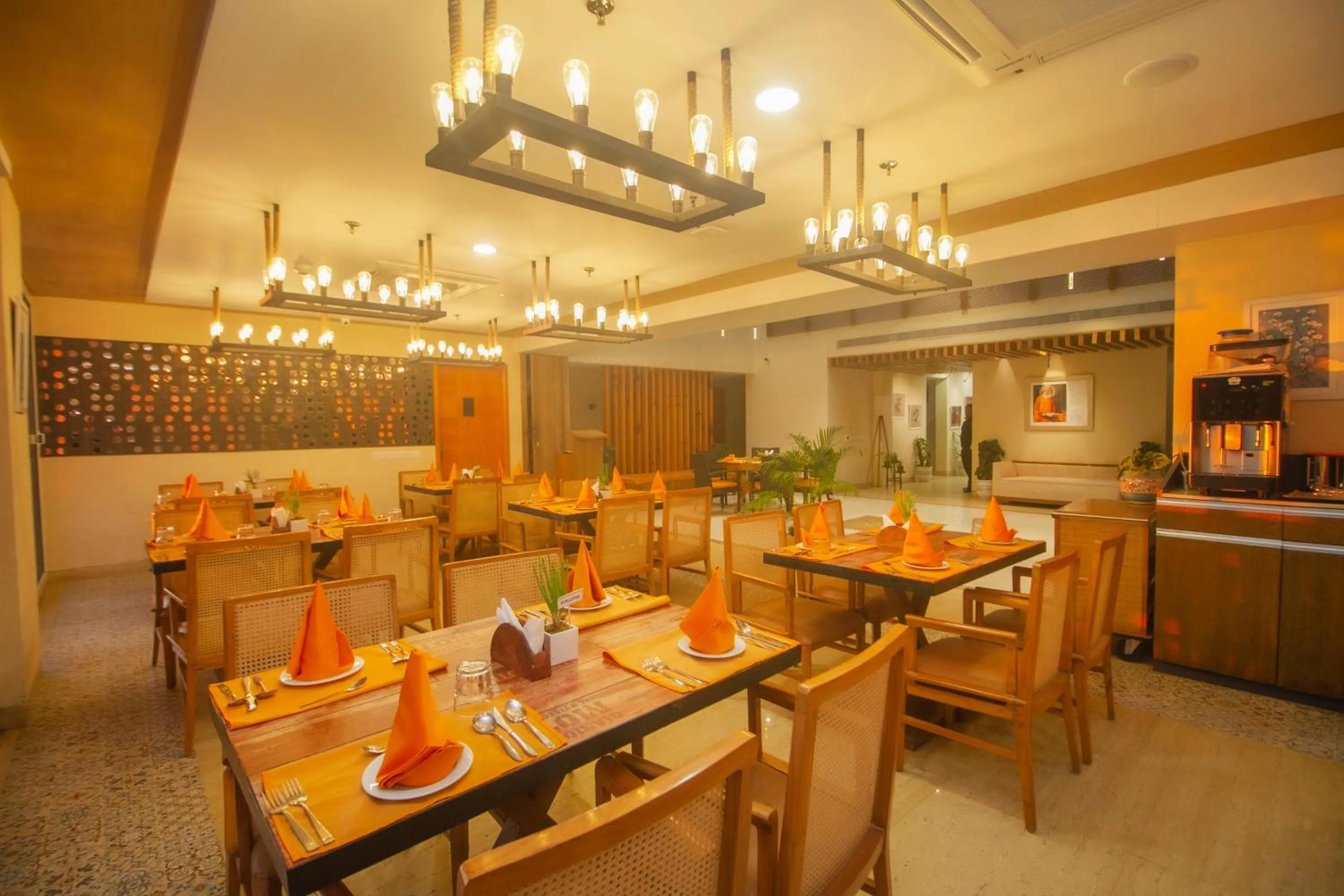 Restaurant/places to eat in Yog Wellness Resort & Spa By Amritara