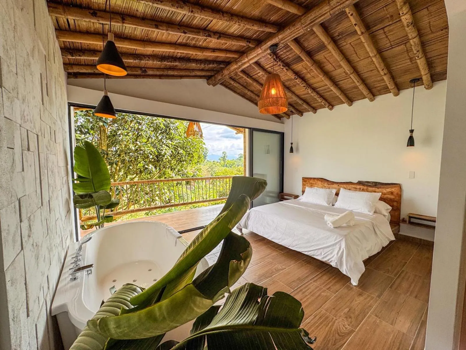 Queen Suite with Spa Bath in Tukawa