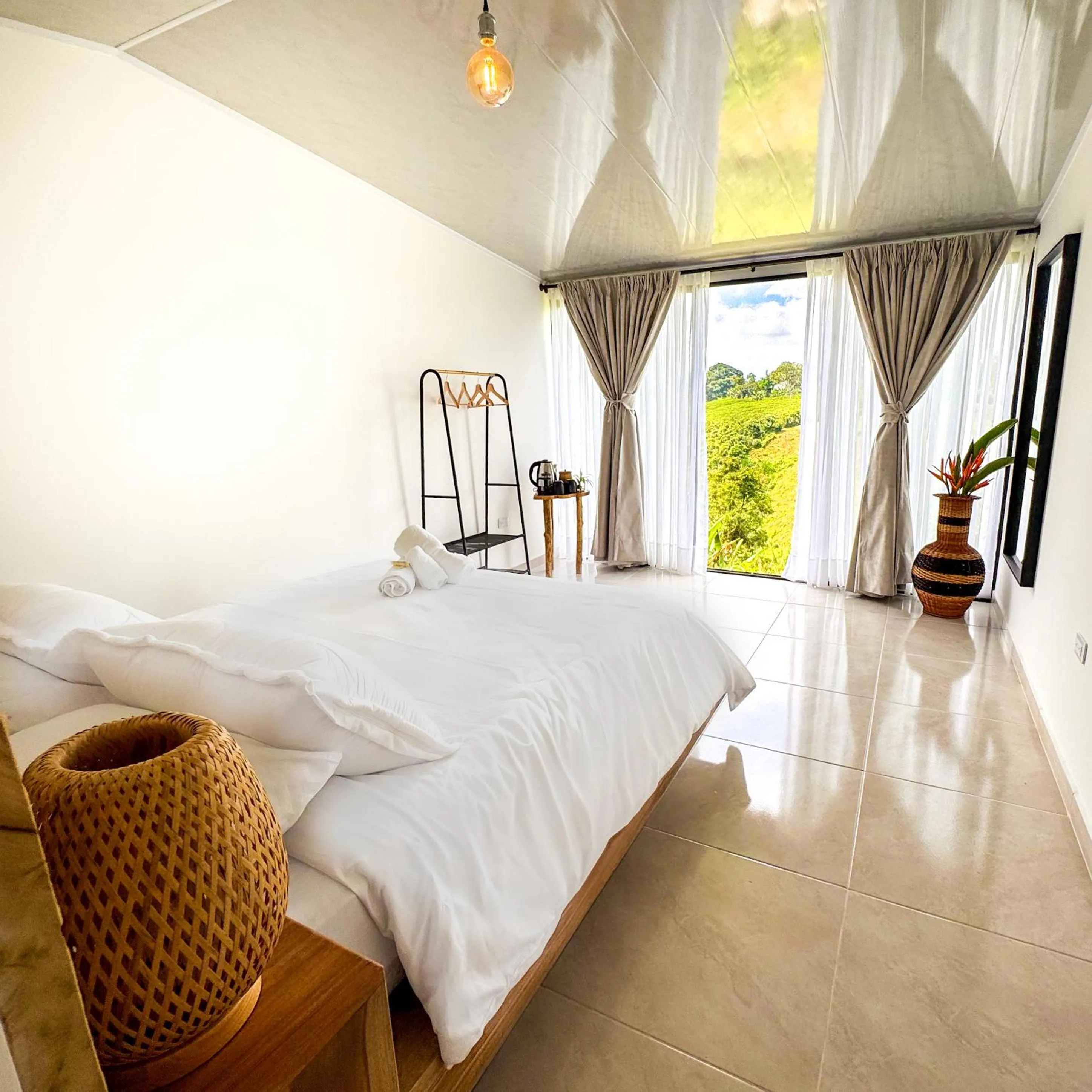 Queen Room with Garden View in Tukawa