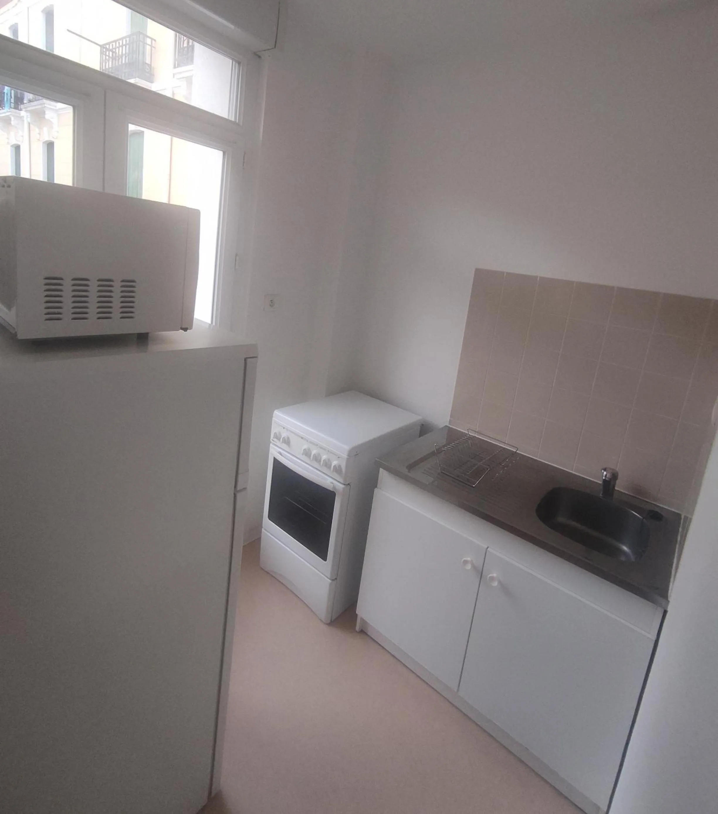 Kitchen or kitchenette in Central Hôtel