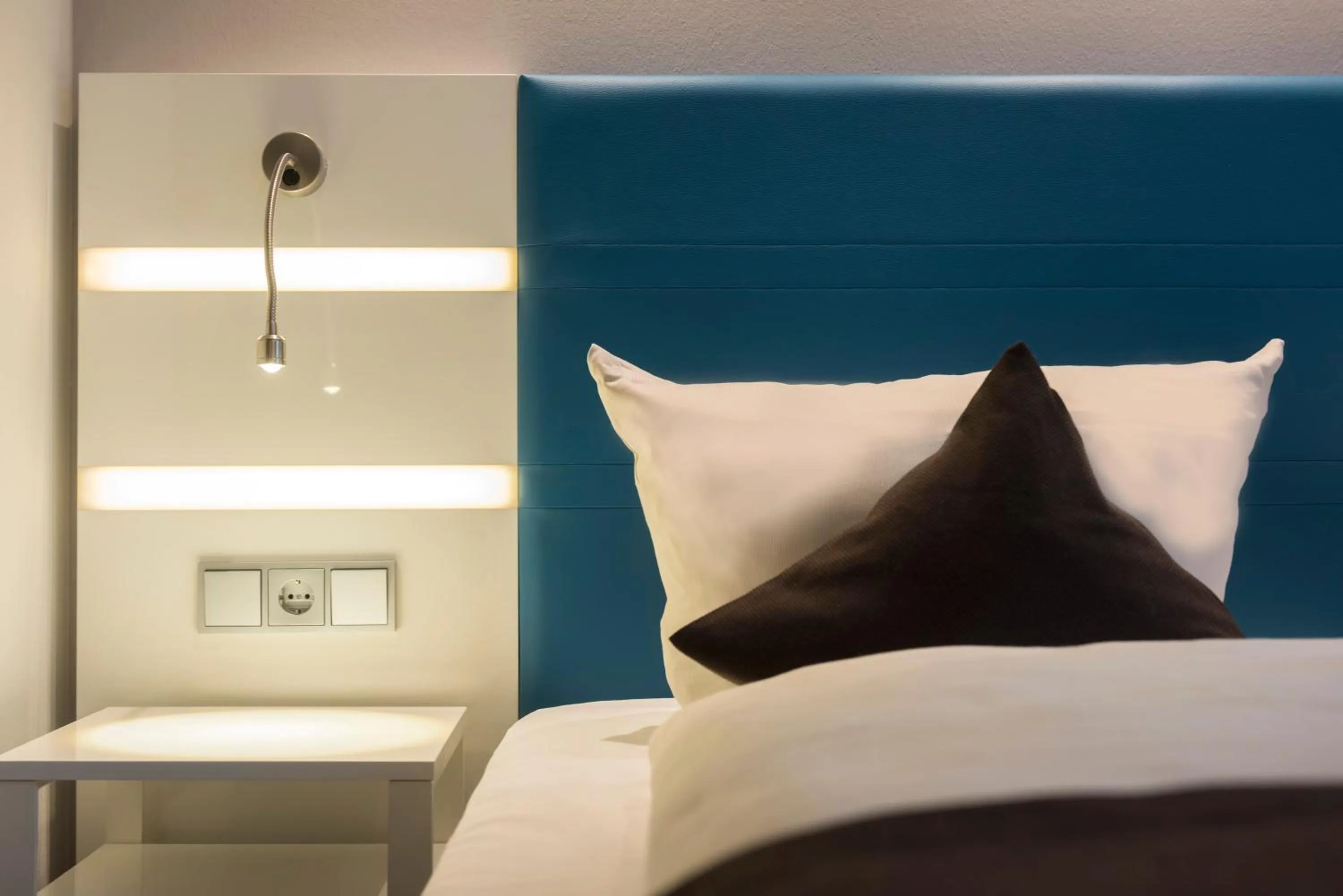 Decorative detail, Bed in Best Western Hotel Cologne Airport Troisdorf