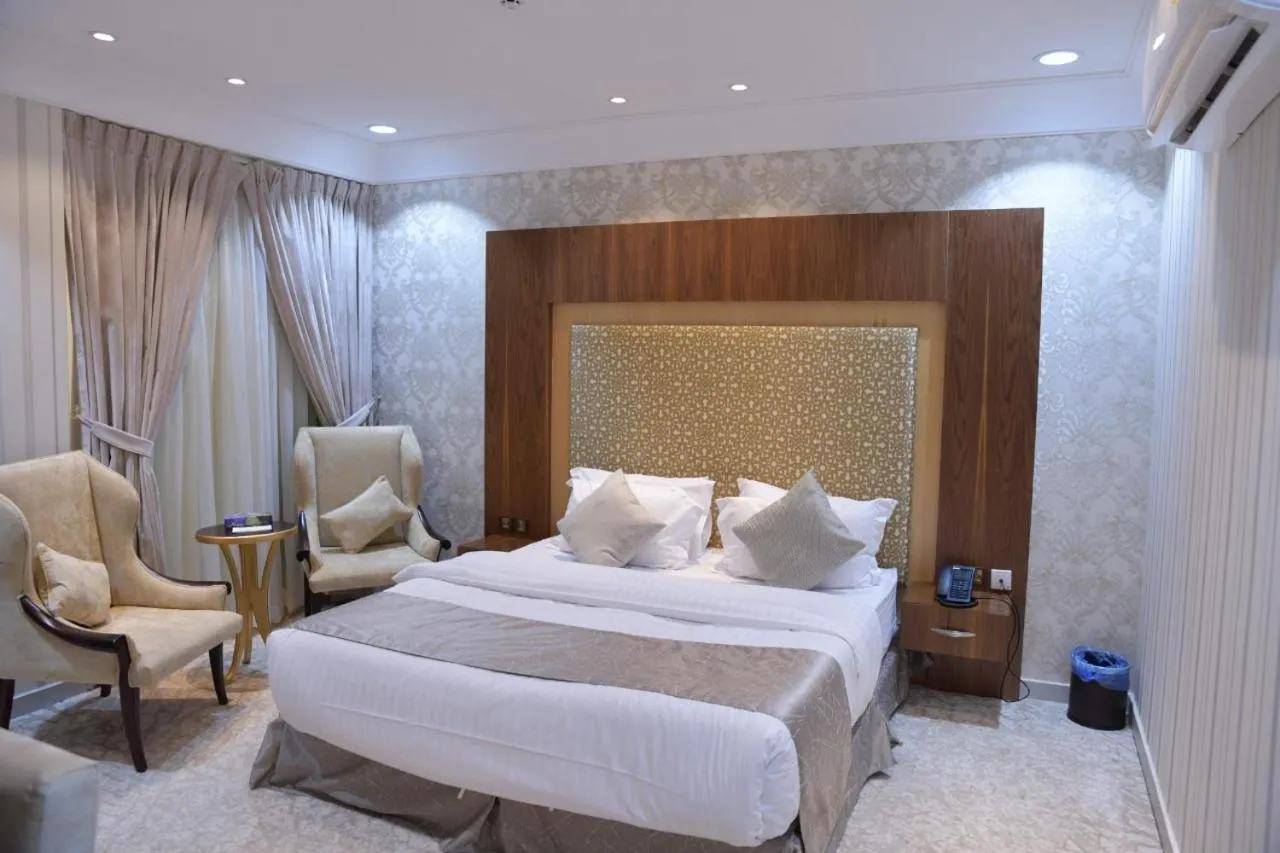 Bedroom, Bed in Crown City Hotel -فندق كراون ستي