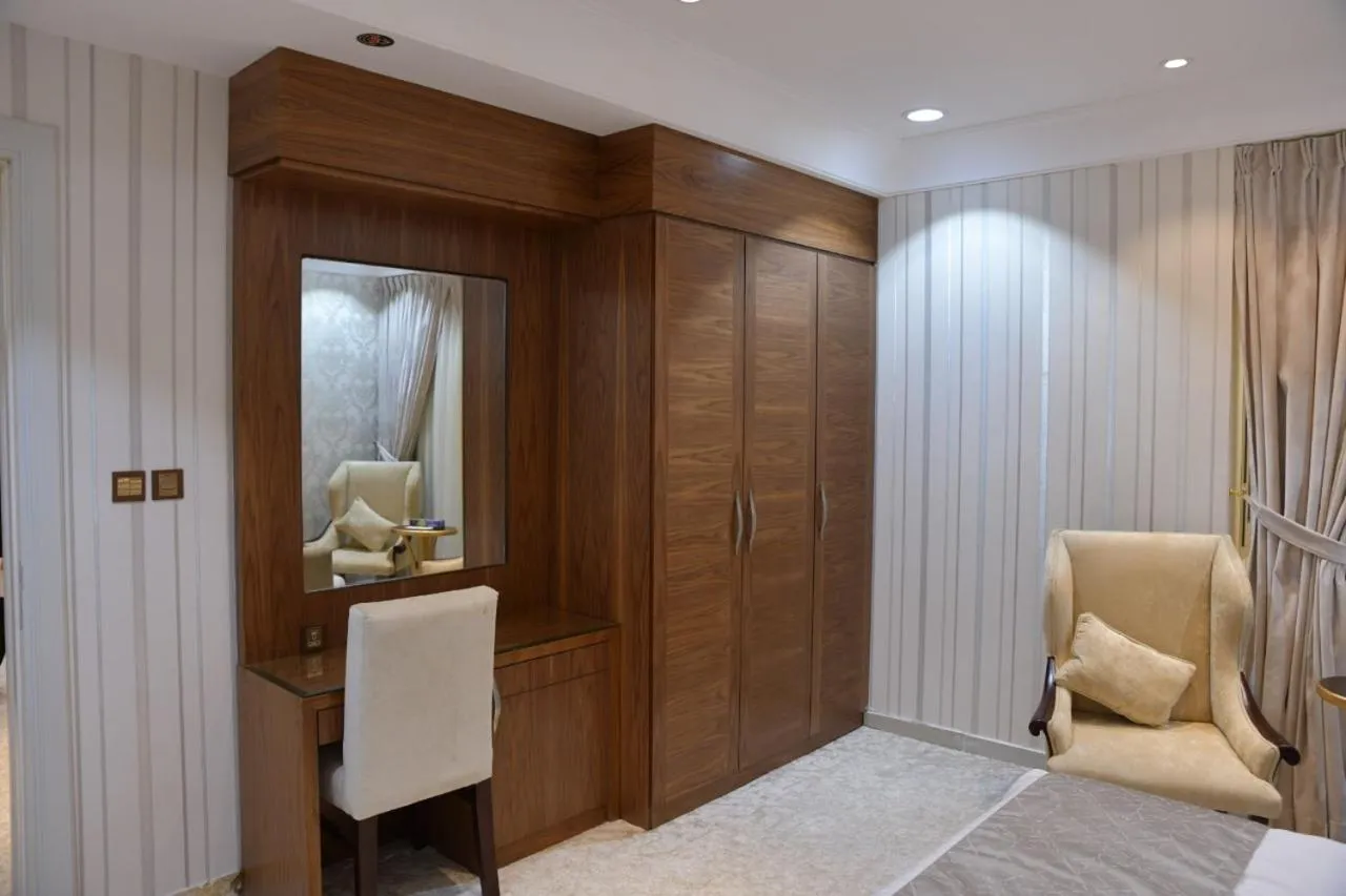 Crown City Hotel -فندق كراون ستي