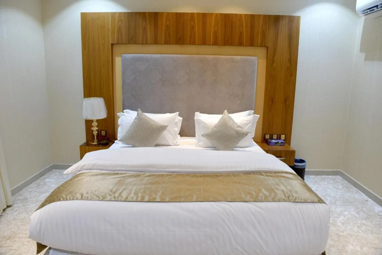 Bed in Crown City Hotel -فندق كراون ستي