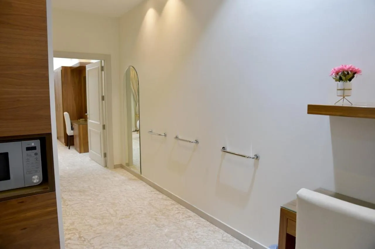 Crown City Hotel -فندق كراون ستي