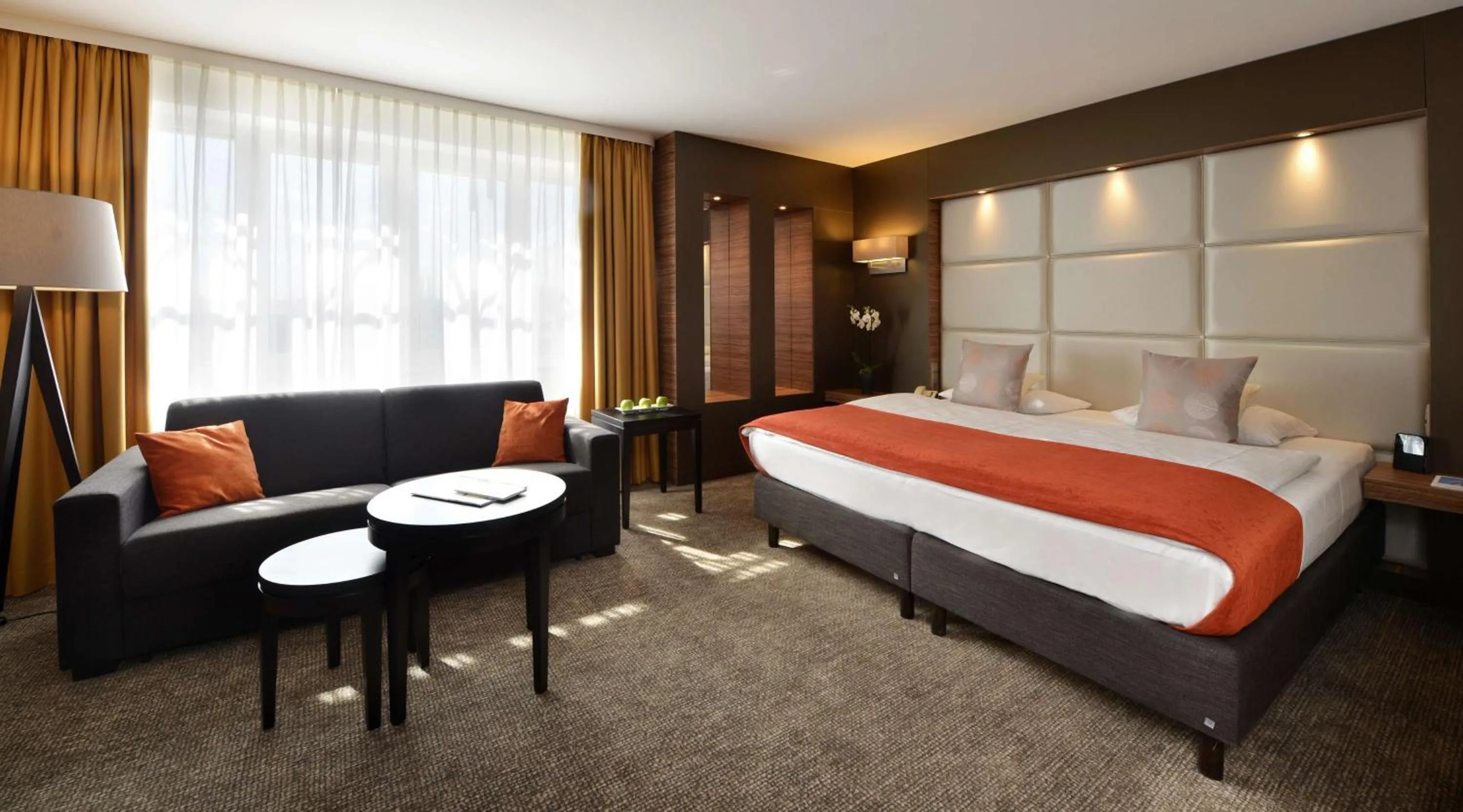 Bedroom, Bed in Best Western Plus Delta Park Hotel