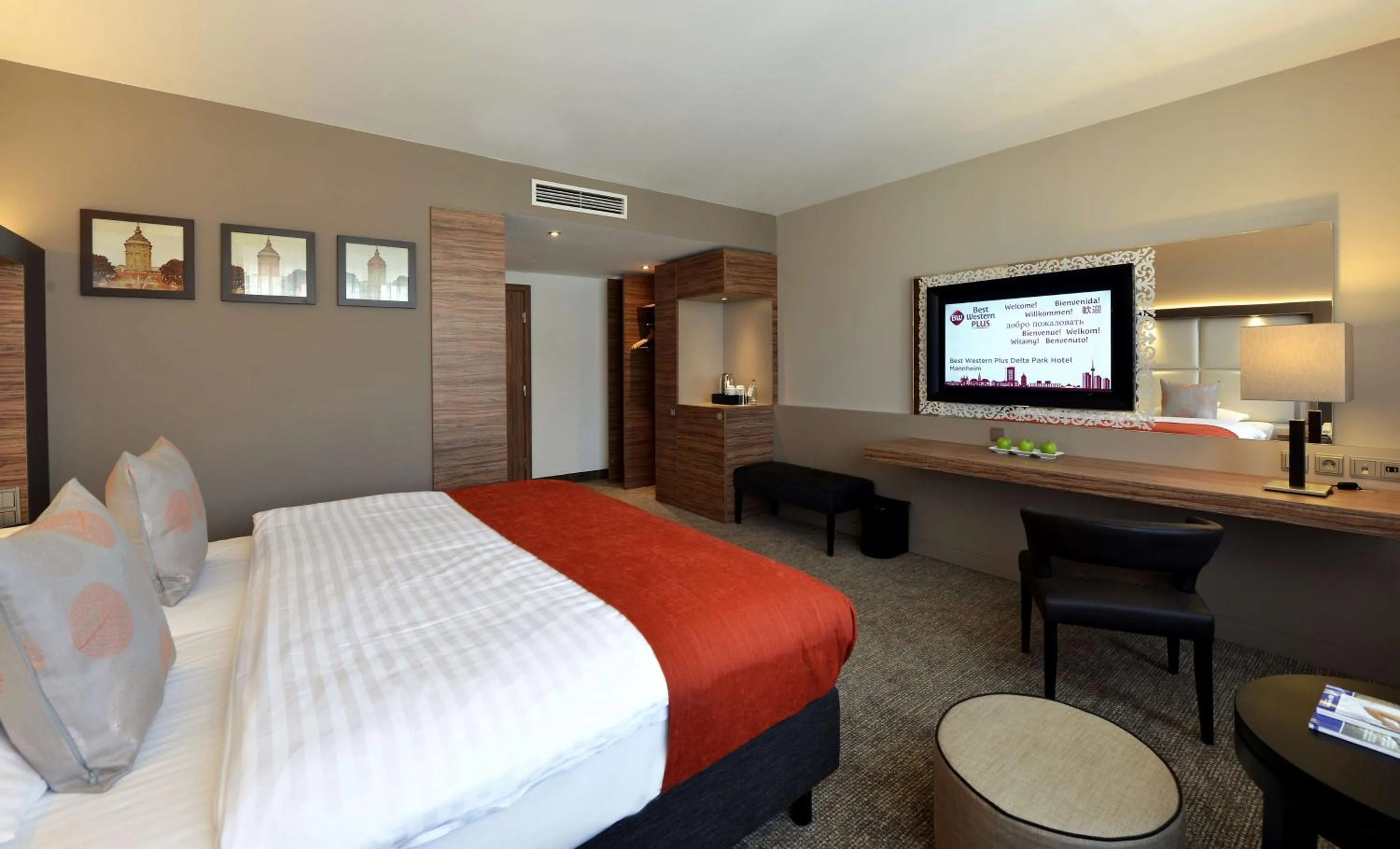 Bedroom, Bed in Best Western Plus Delta Park Hotel