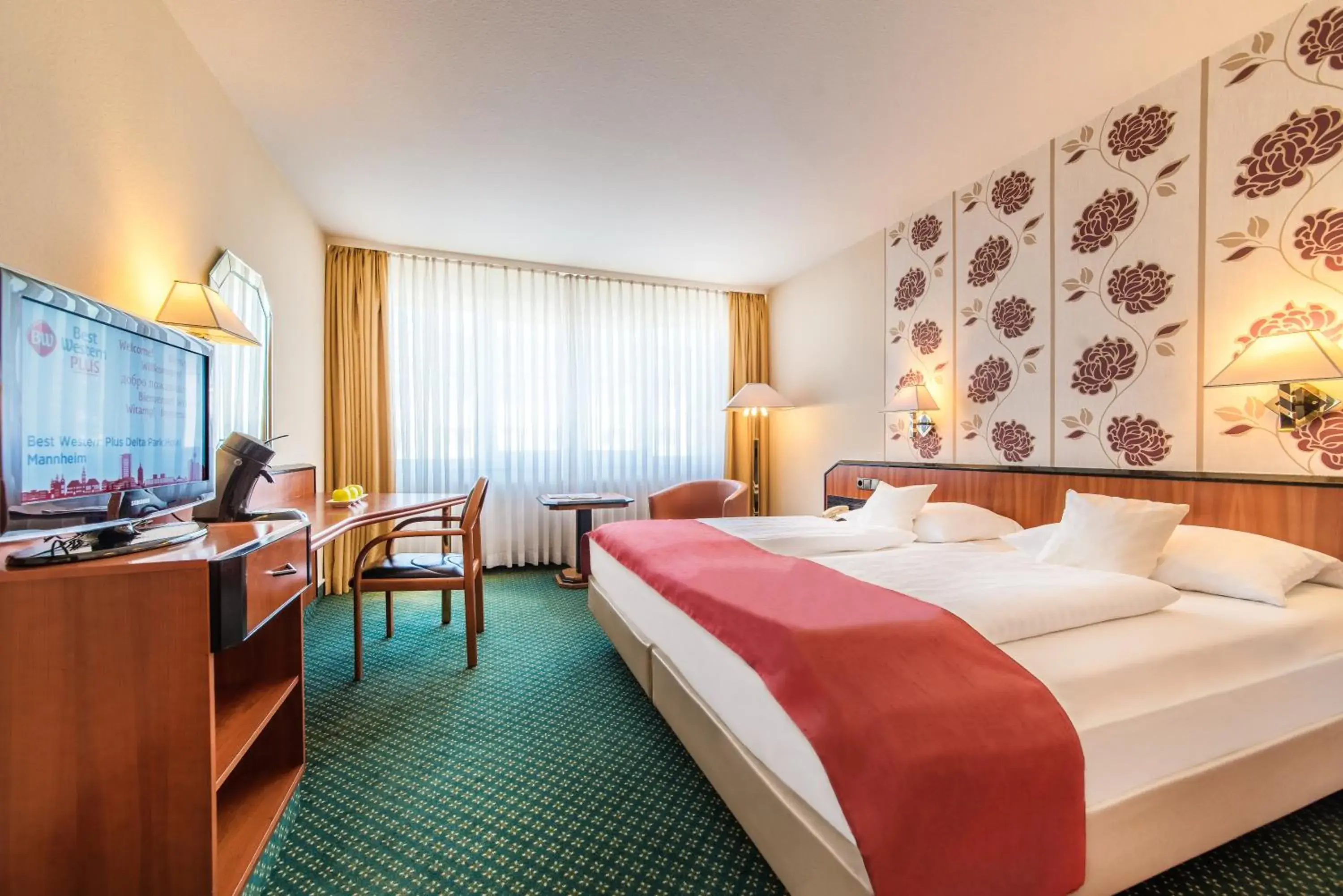 Basic Room in Best Western Plus Delta Park Hotel Basic Room in Best Western Plus Delta Park Hotel