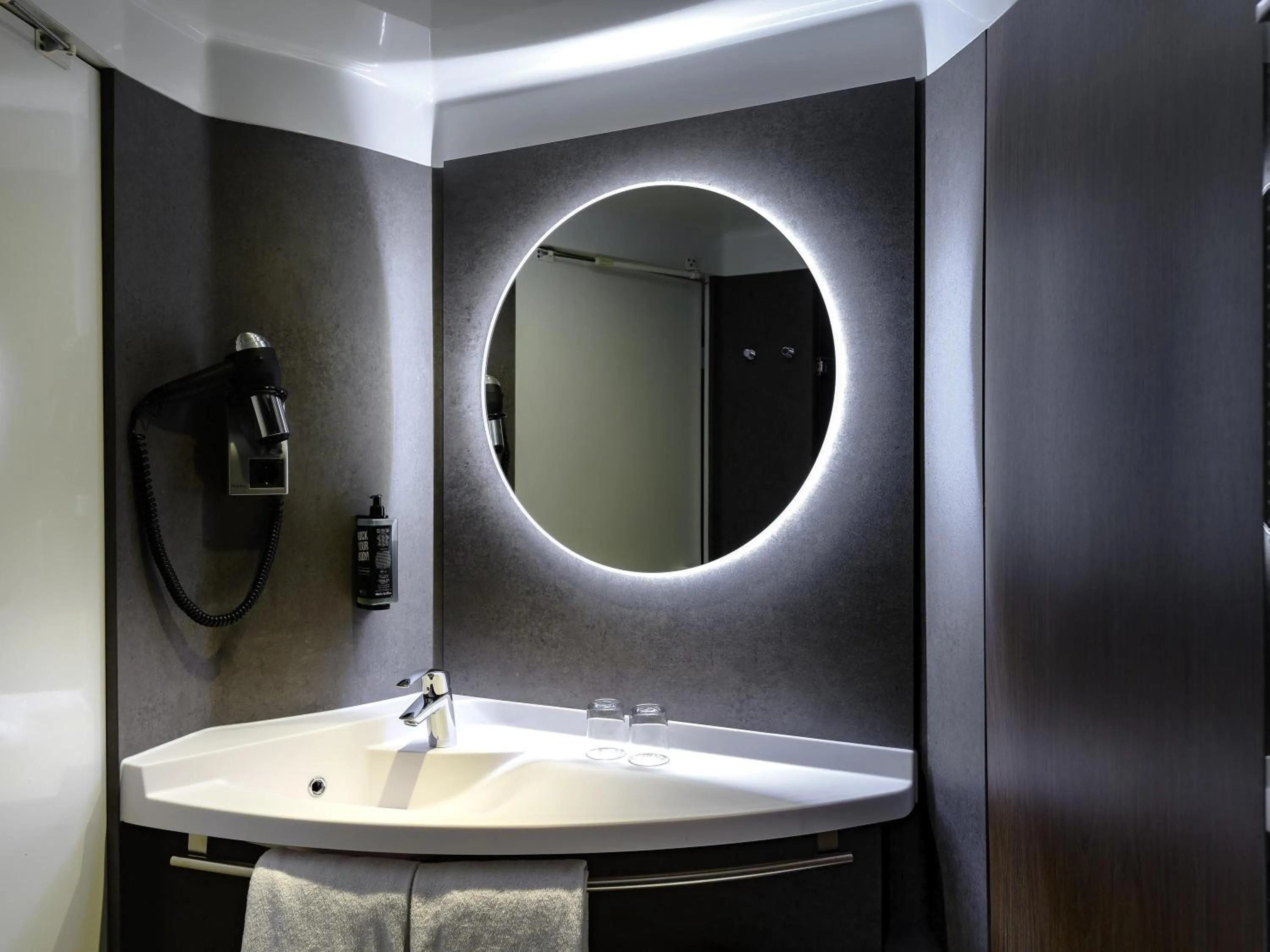 Bedroom in ibis München Parkstadt Schwabing