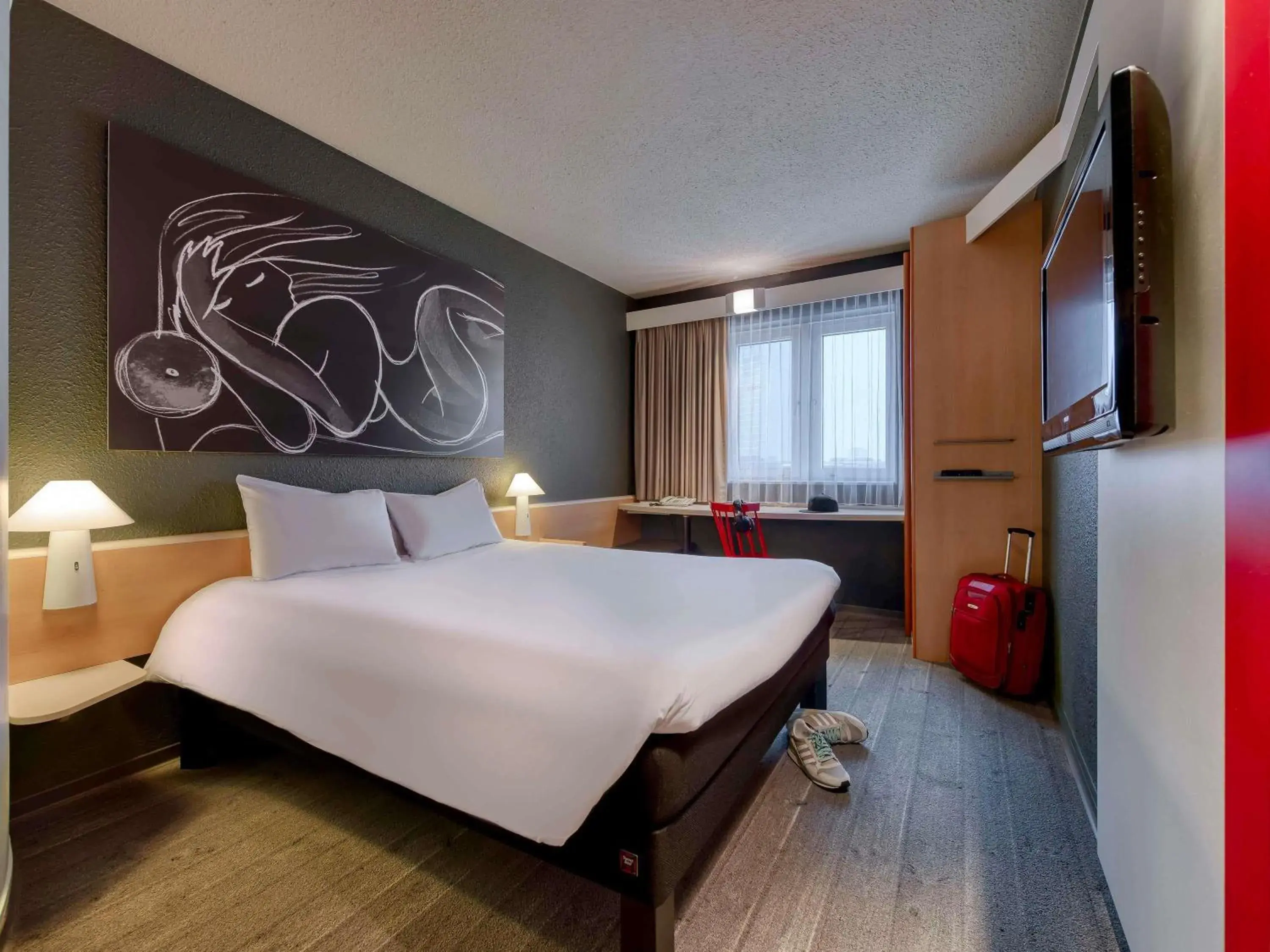 Property building, Bed in ibis München Parkstadt Schwabing Property building, Bed in ibis München Parkstadt Schwabing