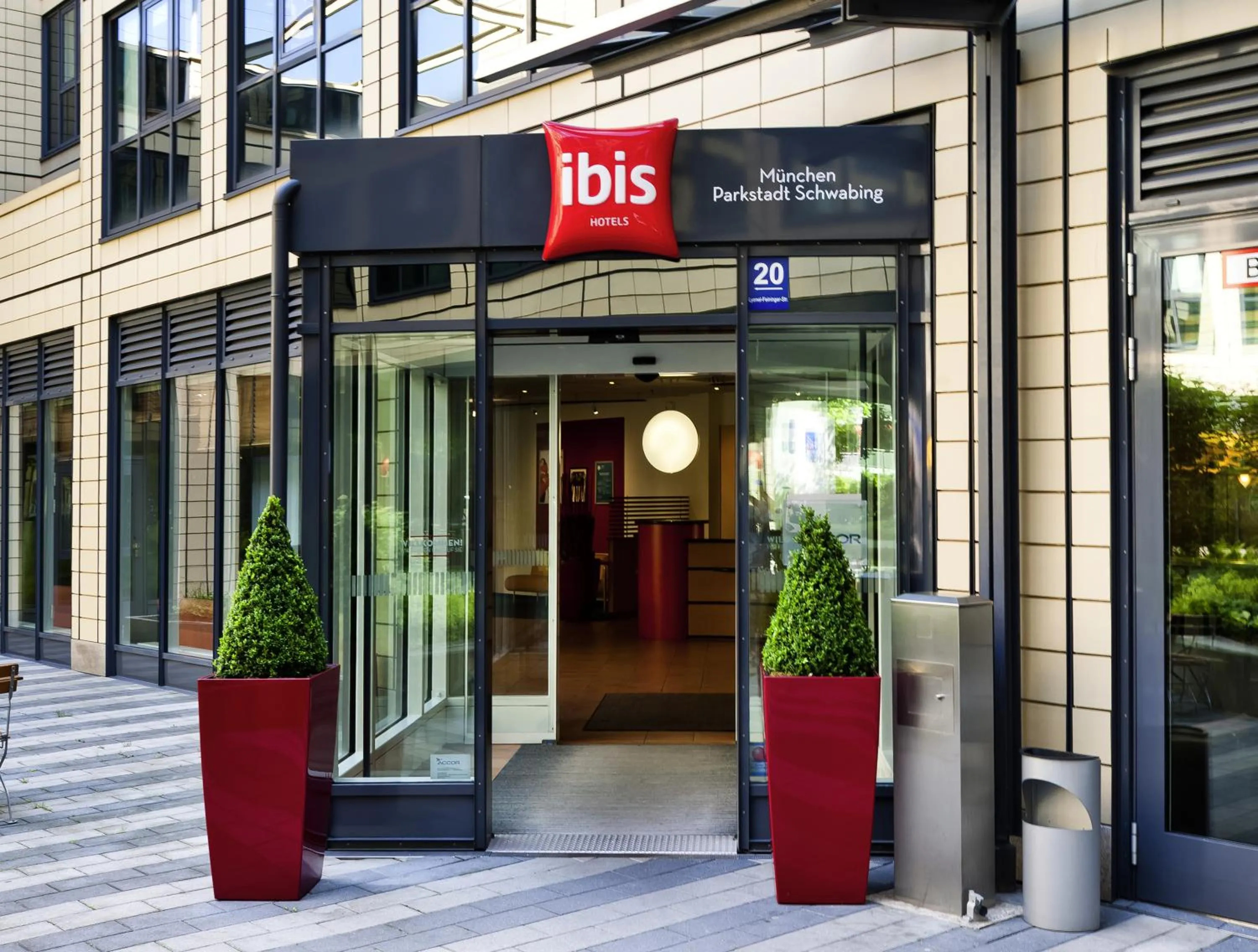 Facade/entrance in ibis München Parkstadt Schwabing