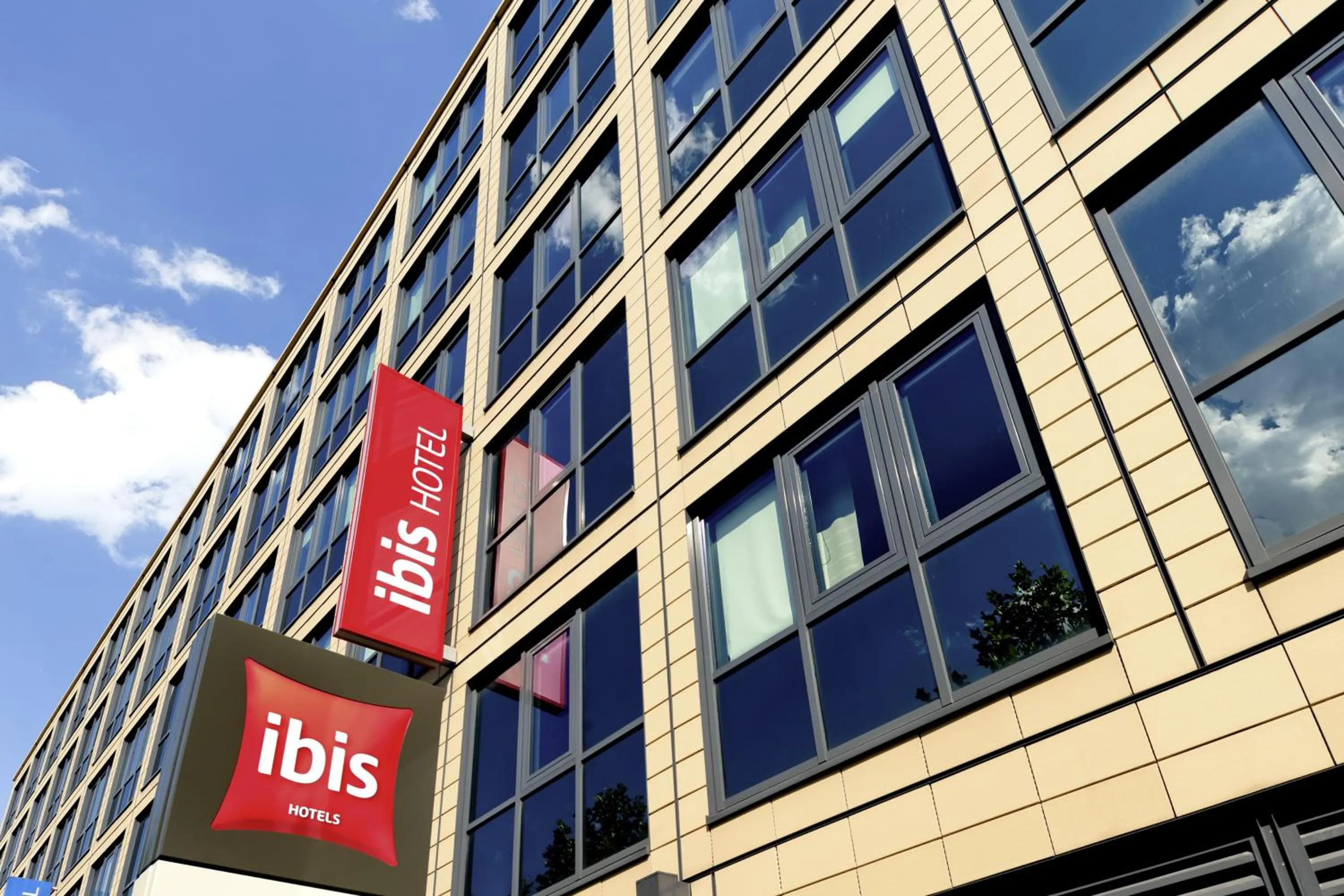Property building in ibis München Parkstadt Schwabing
