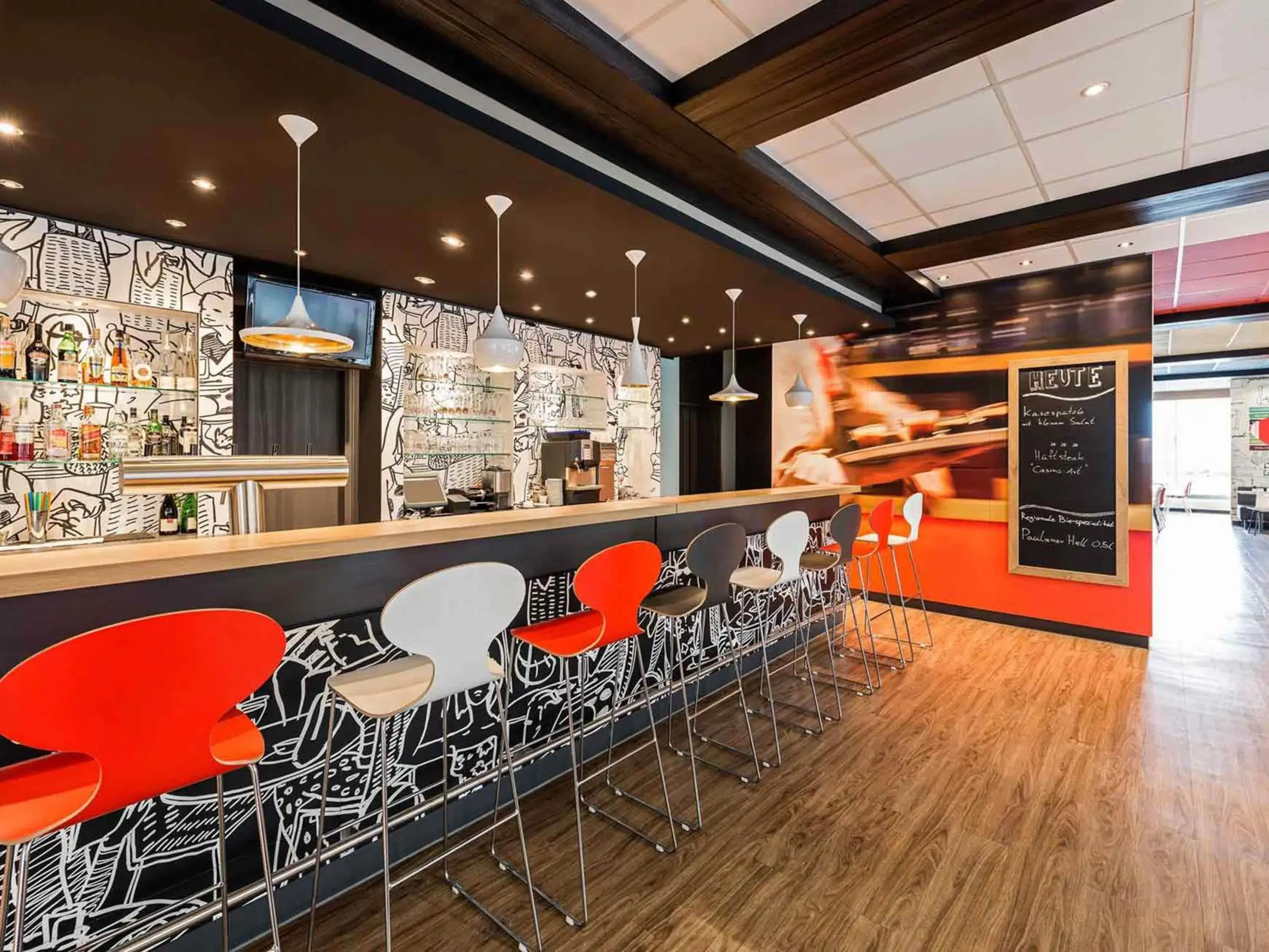 Lounge or bar in ibis München Parkstadt Schwabing Lounge or bar in ibis München Parkstadt Schwabing