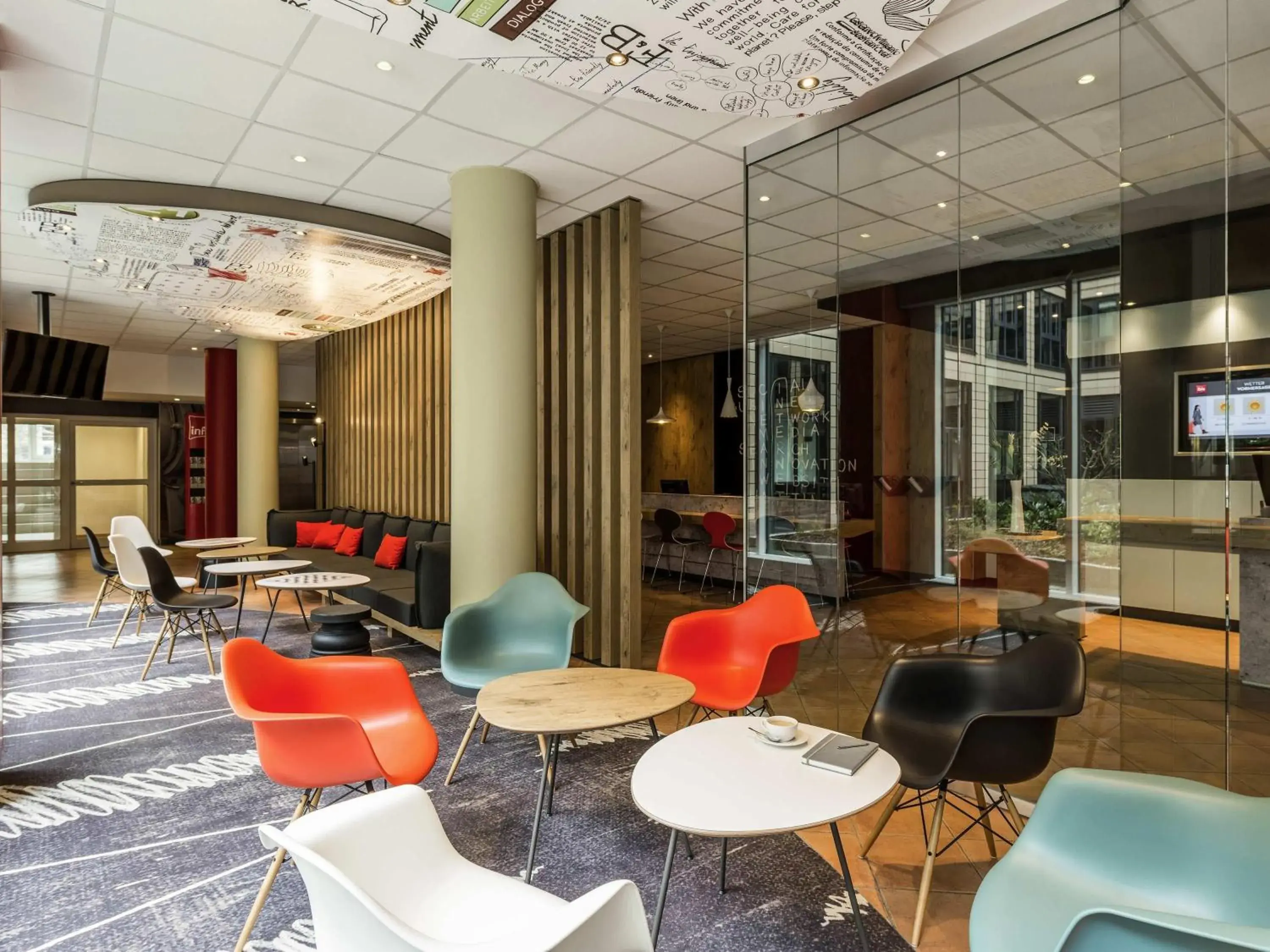 Lounge or bar in ibis München Parkstadt Schwabing Lounge or bar in ibis München Parkstadt Schwabing