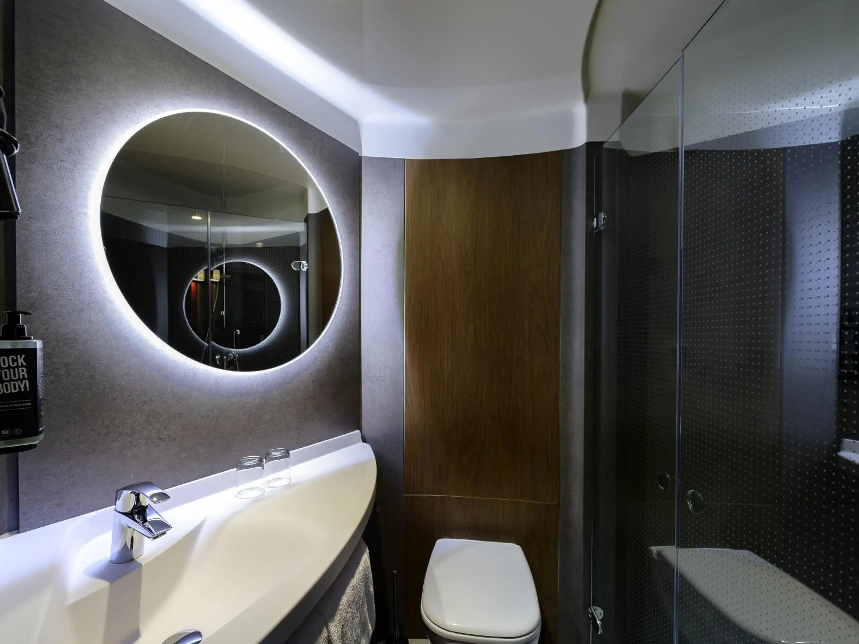 Bedroom in ibis München Parkstadt Schwabing Bedroom in ibis München Parkstadt Schwabing