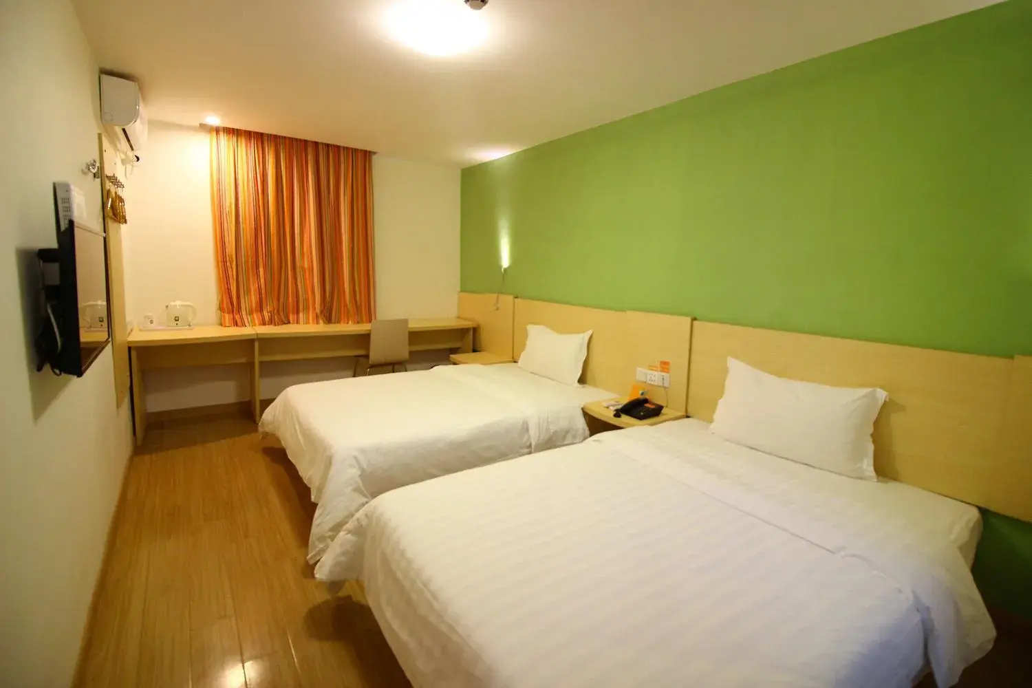 Bed in 7Days Inn Zhuhai Doumen district government pedestrian street Bed in 7Days Inn Zhuhai Doumen district government pedestrian street