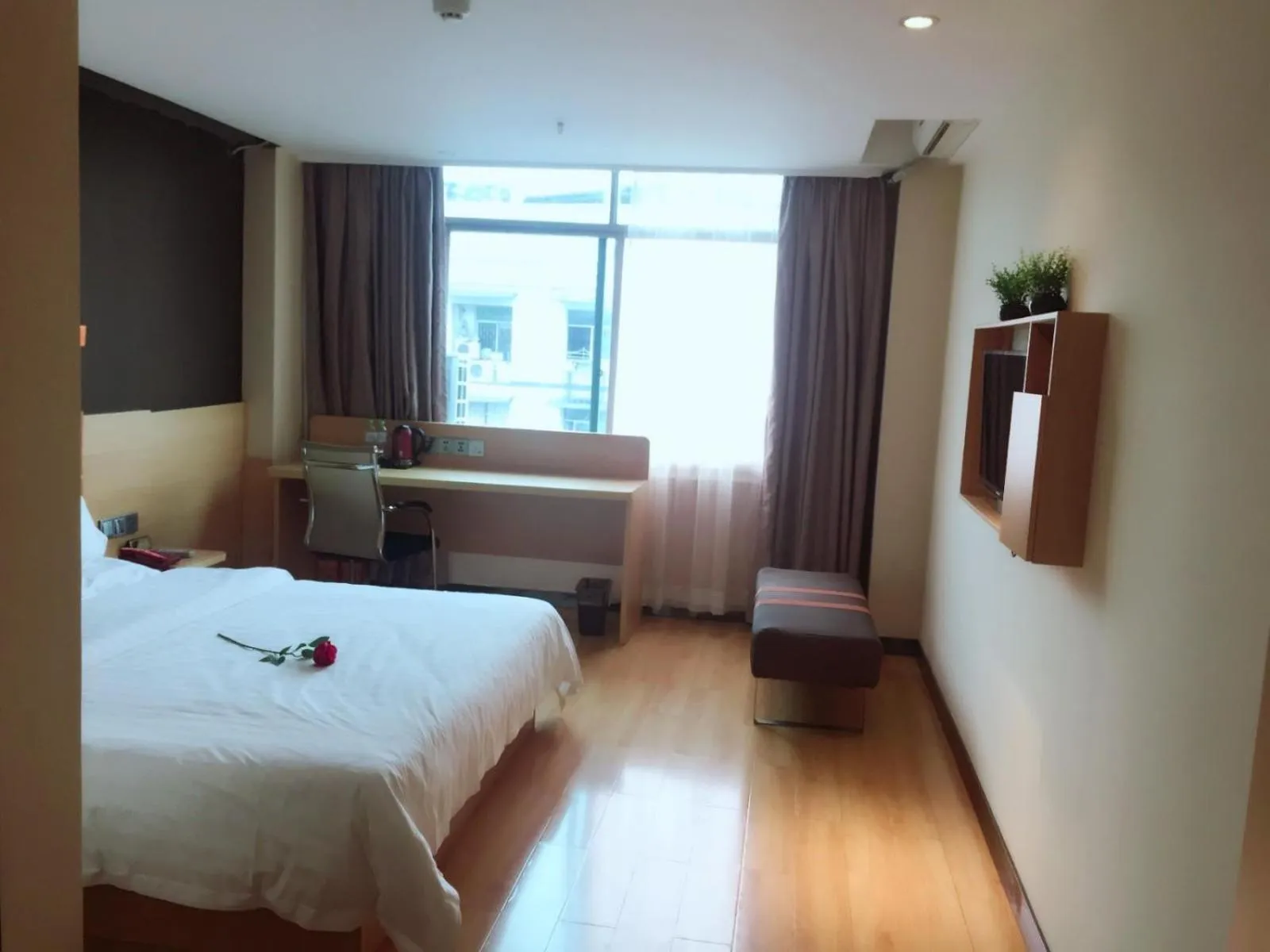 Bed in 7Days Premium Chongqing Fengjie Kuizhou Avenue