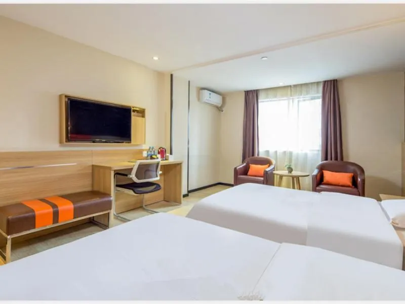 Bed in 7Days Premium Shenzhen Longgang Dayun Metro Station