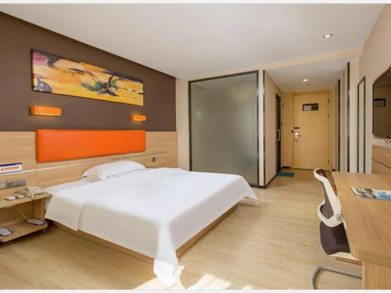 Bed in 7Days Premium Shenzhen Longgang Dayun Metro Station