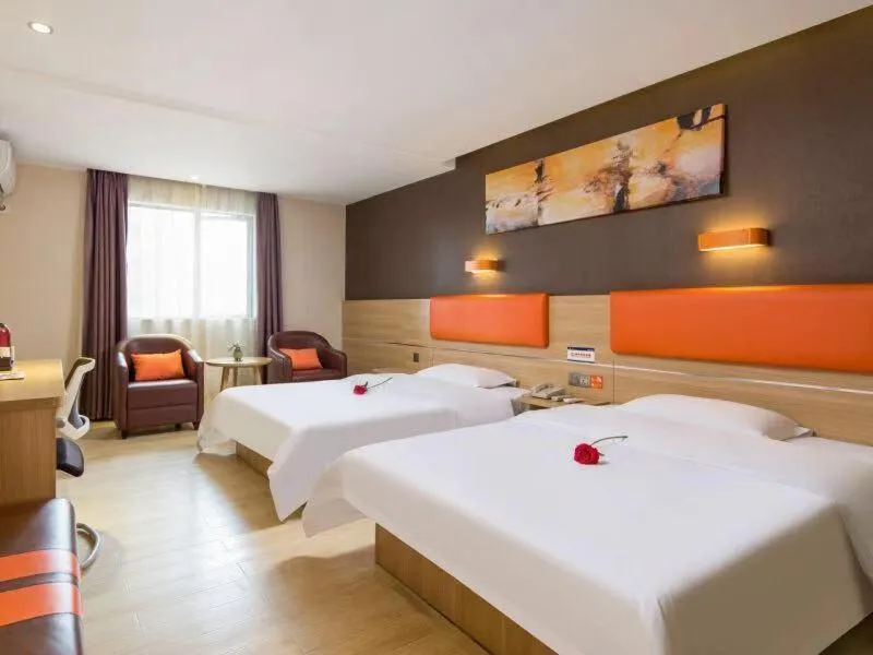 Bed in 7Days Premium Shenzhen Longgang Dayun Metro Station