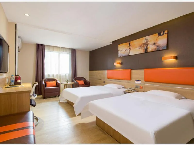 Bed in 7Days Premium Shenzhen Longgang Dayun Metro Station