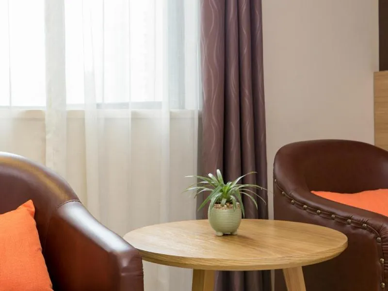 7Days Premium Shenzhen Longgang Dayun Metro Station