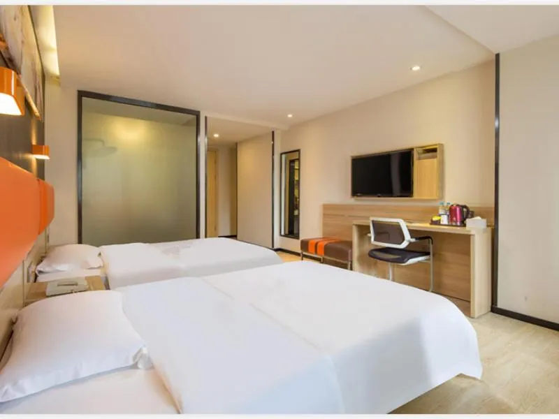 Bed in 7Days Premium Shenzhen Longgang Dayun Metro Station