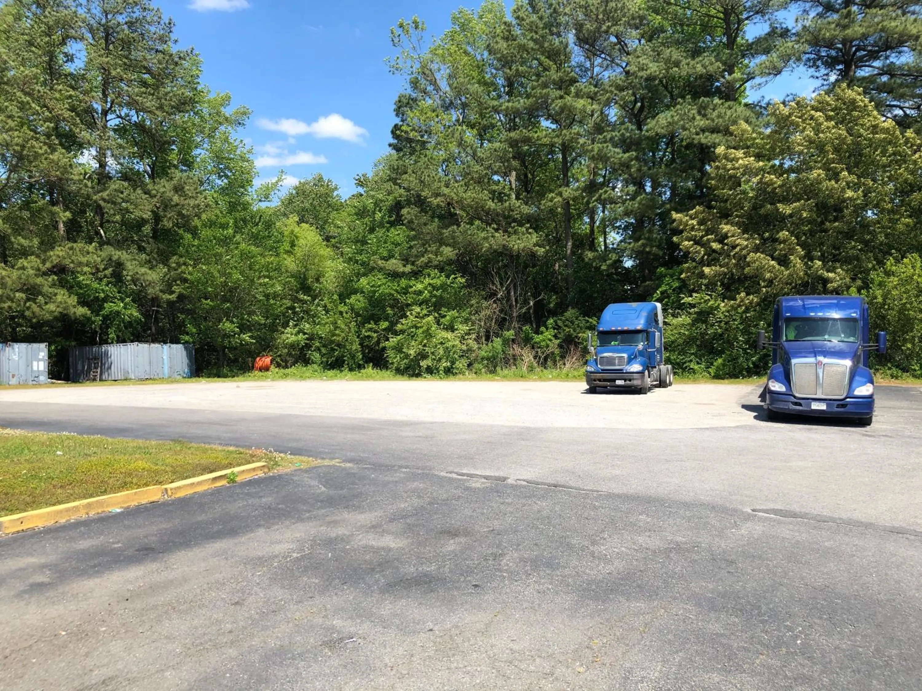 Parking in American Inn Chesapeake - Portsmouth