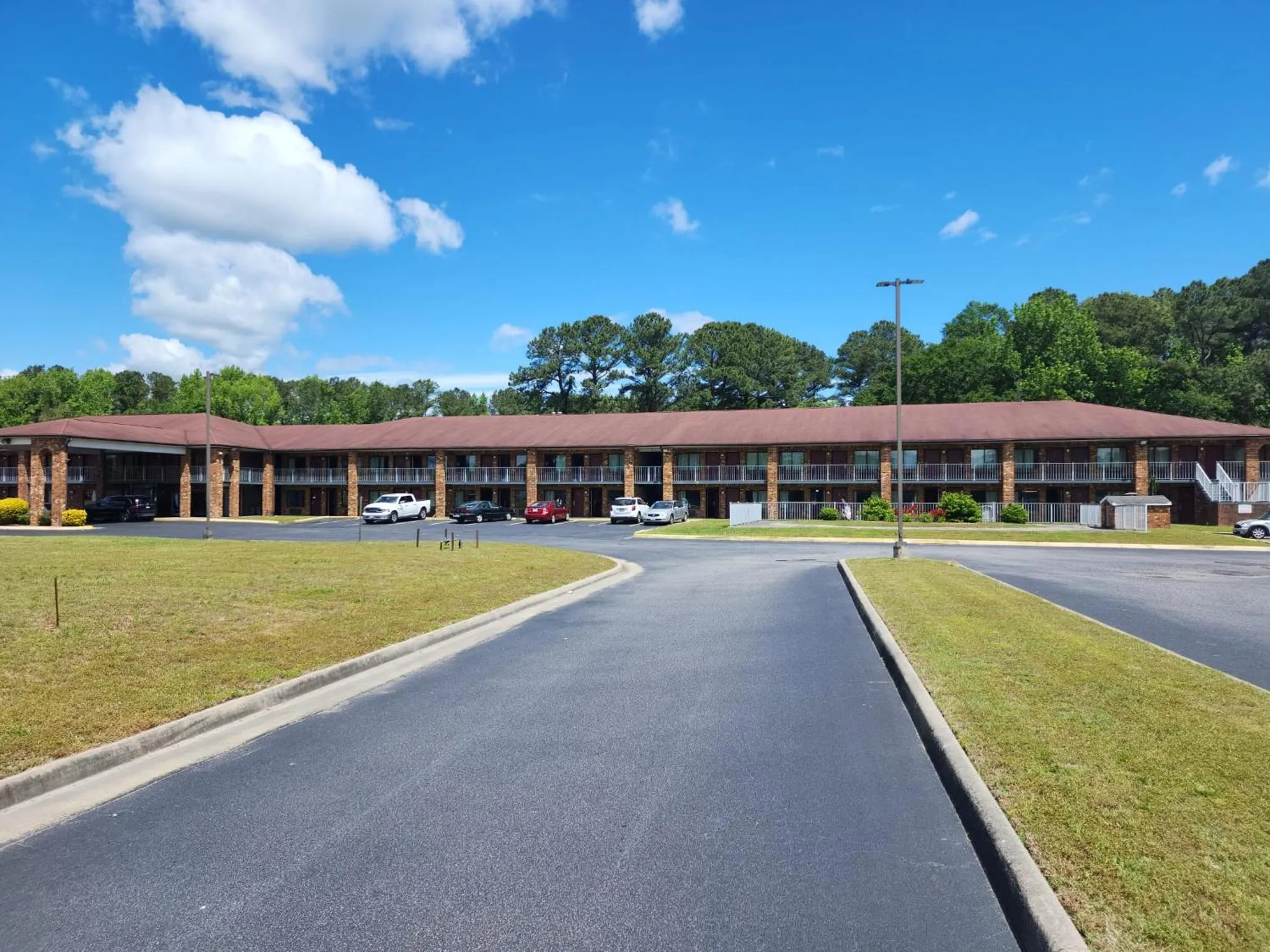 Property building in American Inn Chesapeake - Portsmouth