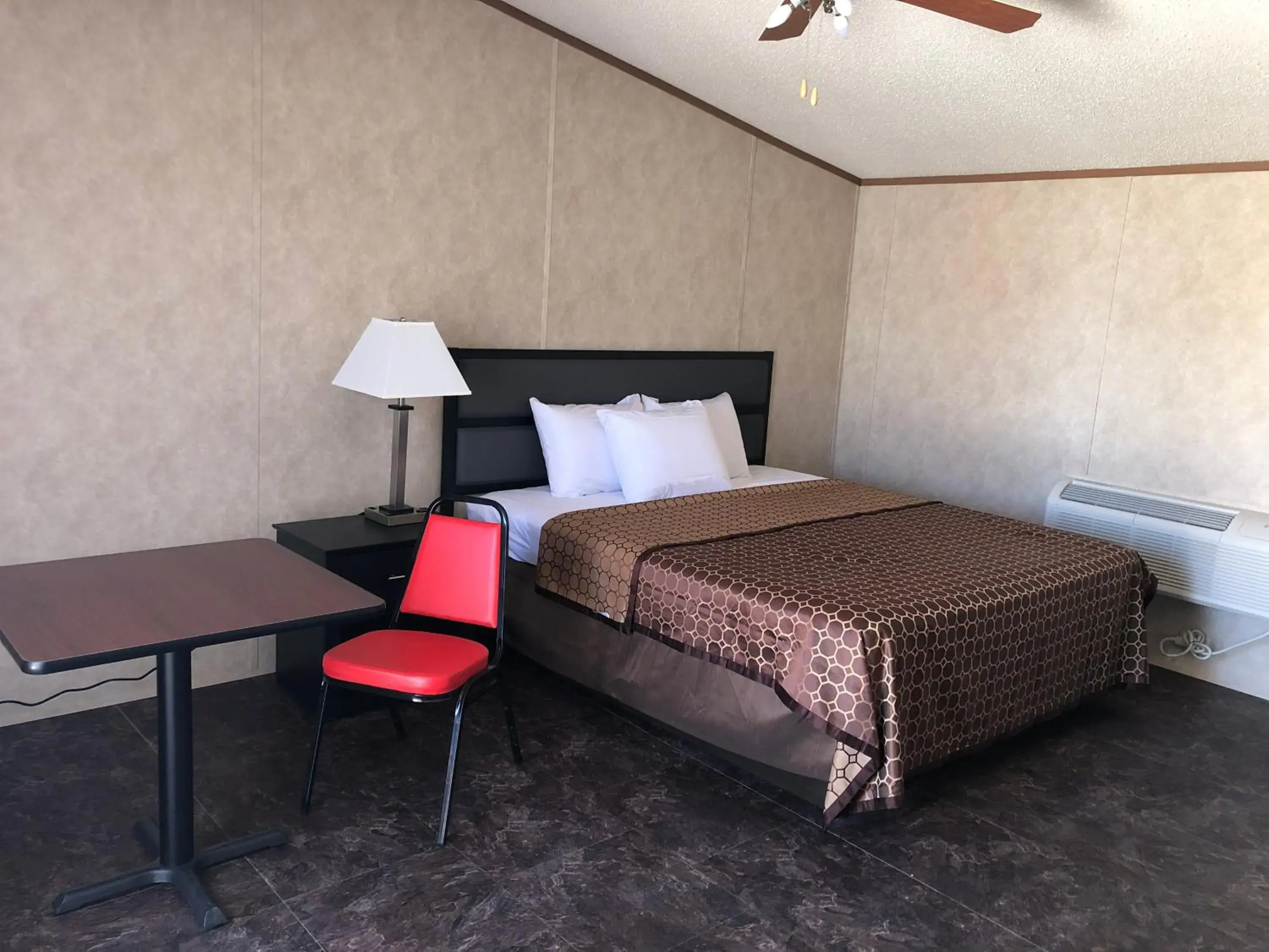 Deluxe King Suite in Monahans Country Inn Deluxe King Suite in Monahans Country Inn