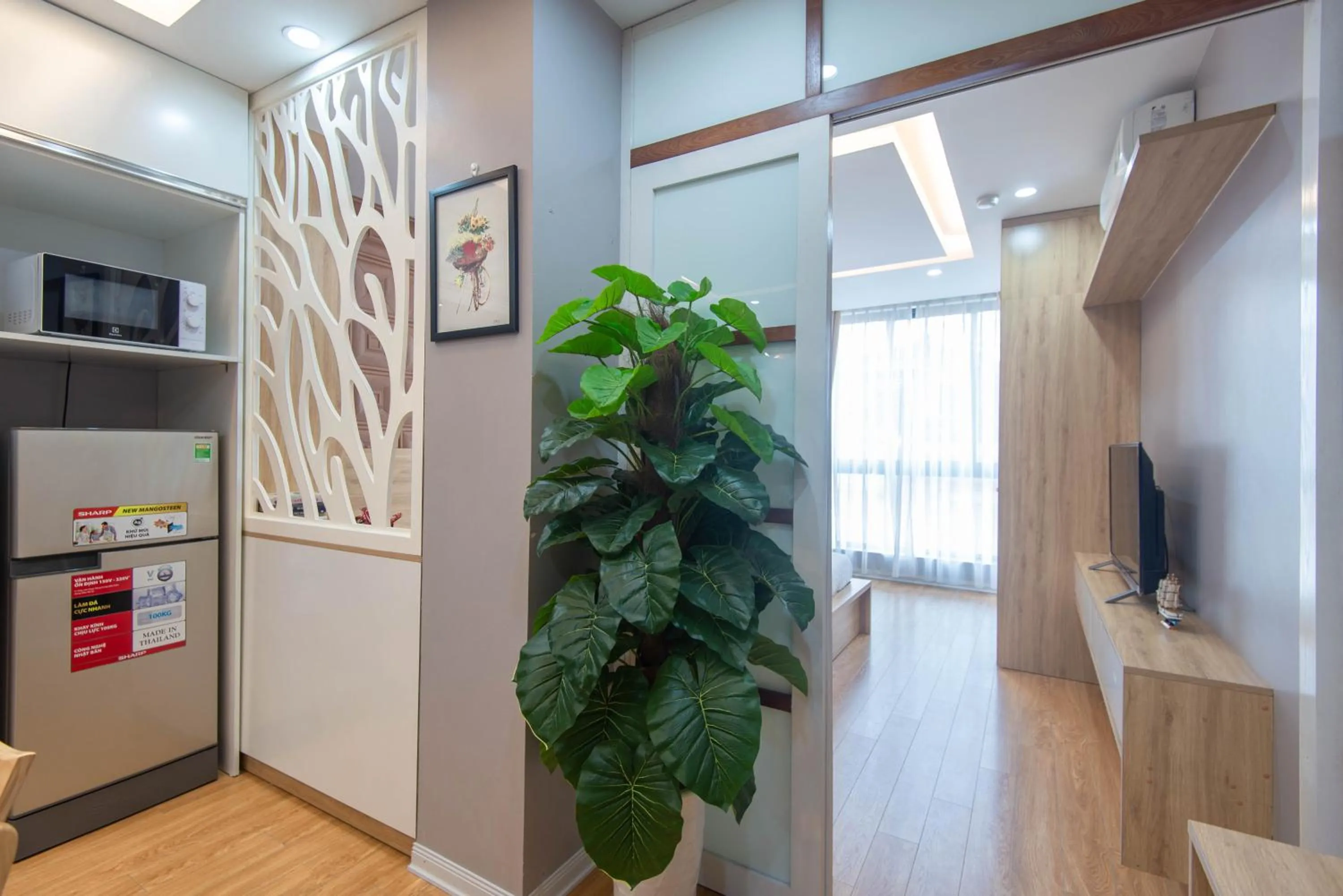 TV and multimedia in 22housing Linh Lang Hotel & Residence