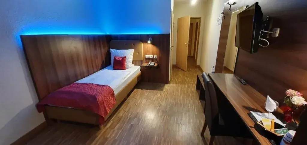 Single Room in Hotel Post Single Room in Hotel Post